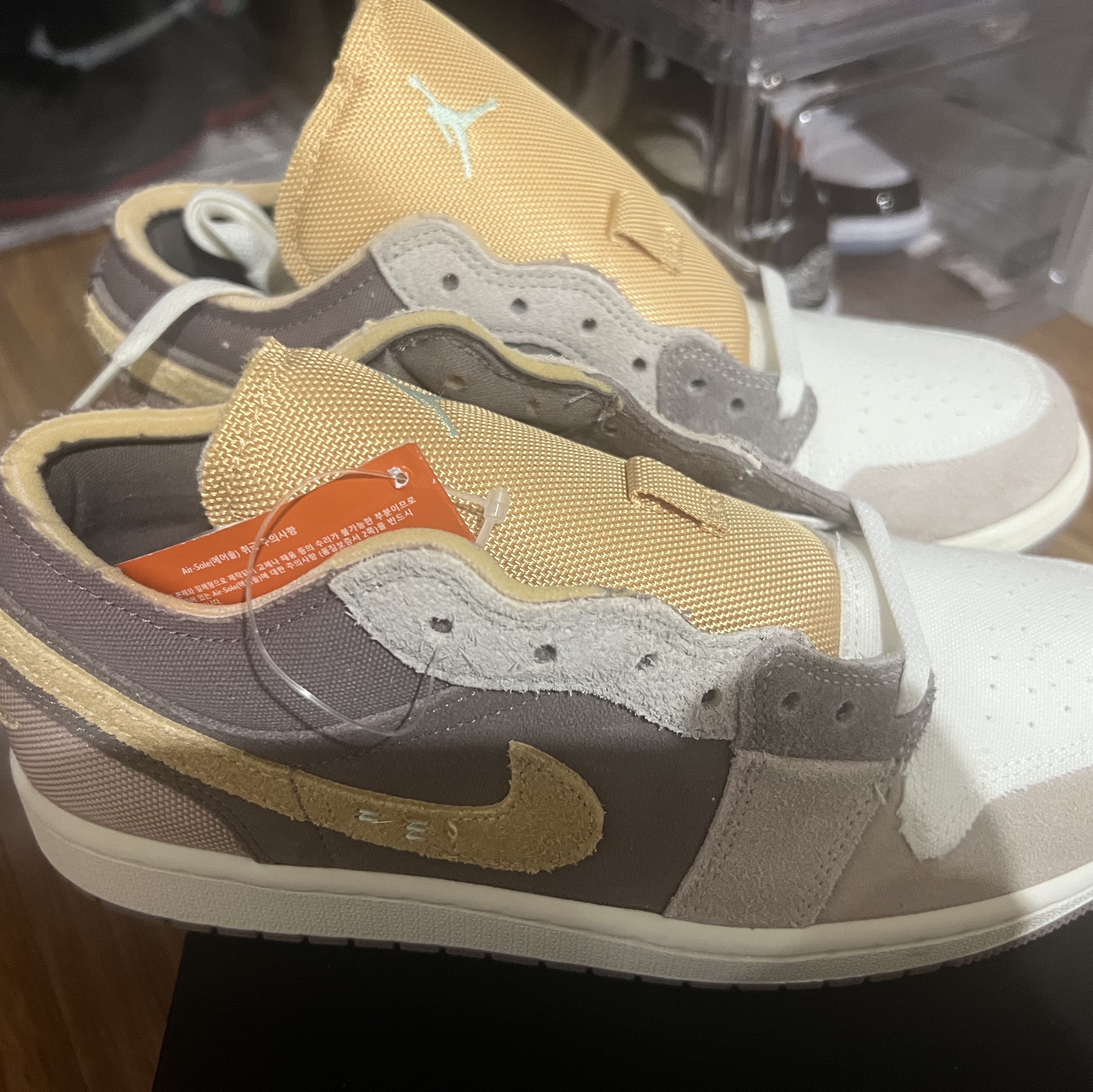 Jordan 1 Low SE Craft Taupe Haze 착용 스타일 - 1