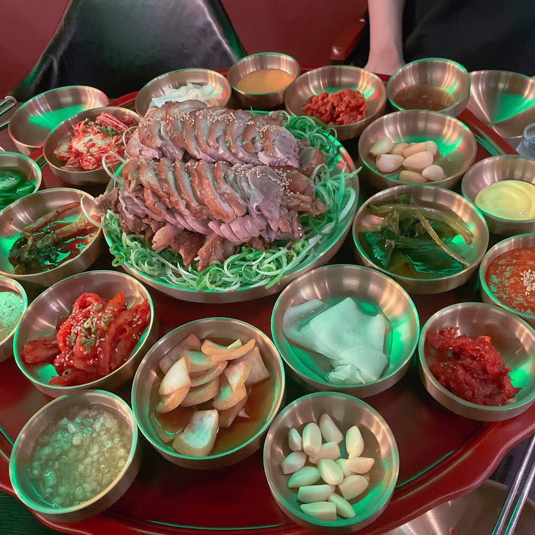 나이키 에어 모어 업템포 우타가와 쿠니요시, 나이키 x 사카이 블레이저 로우 블랙 페이턴트 레더 착용 스타일 - 2