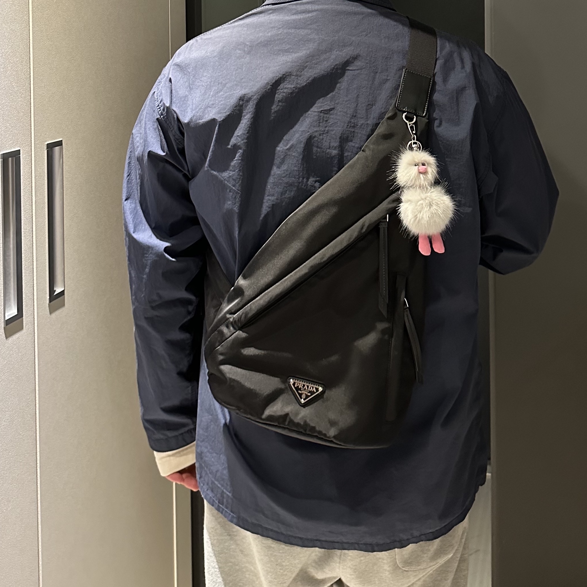 Prada Re-Nylon and Leather Shoulder Strap Backpack Black 착용 스타일