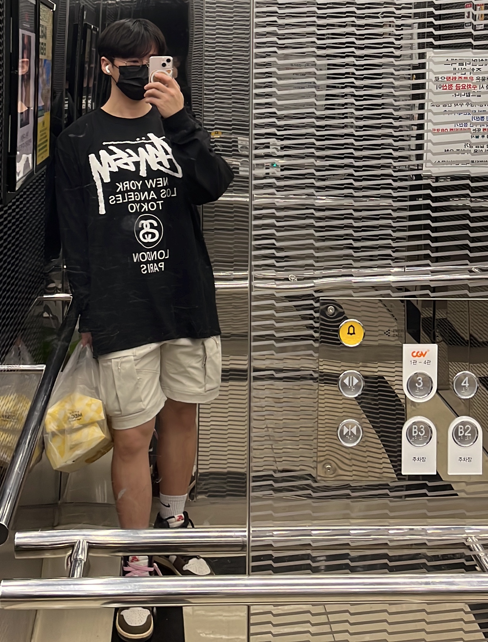 Stussy World Tour LS T-Shirt Black, Nike ACG Smith Summit Cargo Pants Light Bone - Asia 착용 스타일