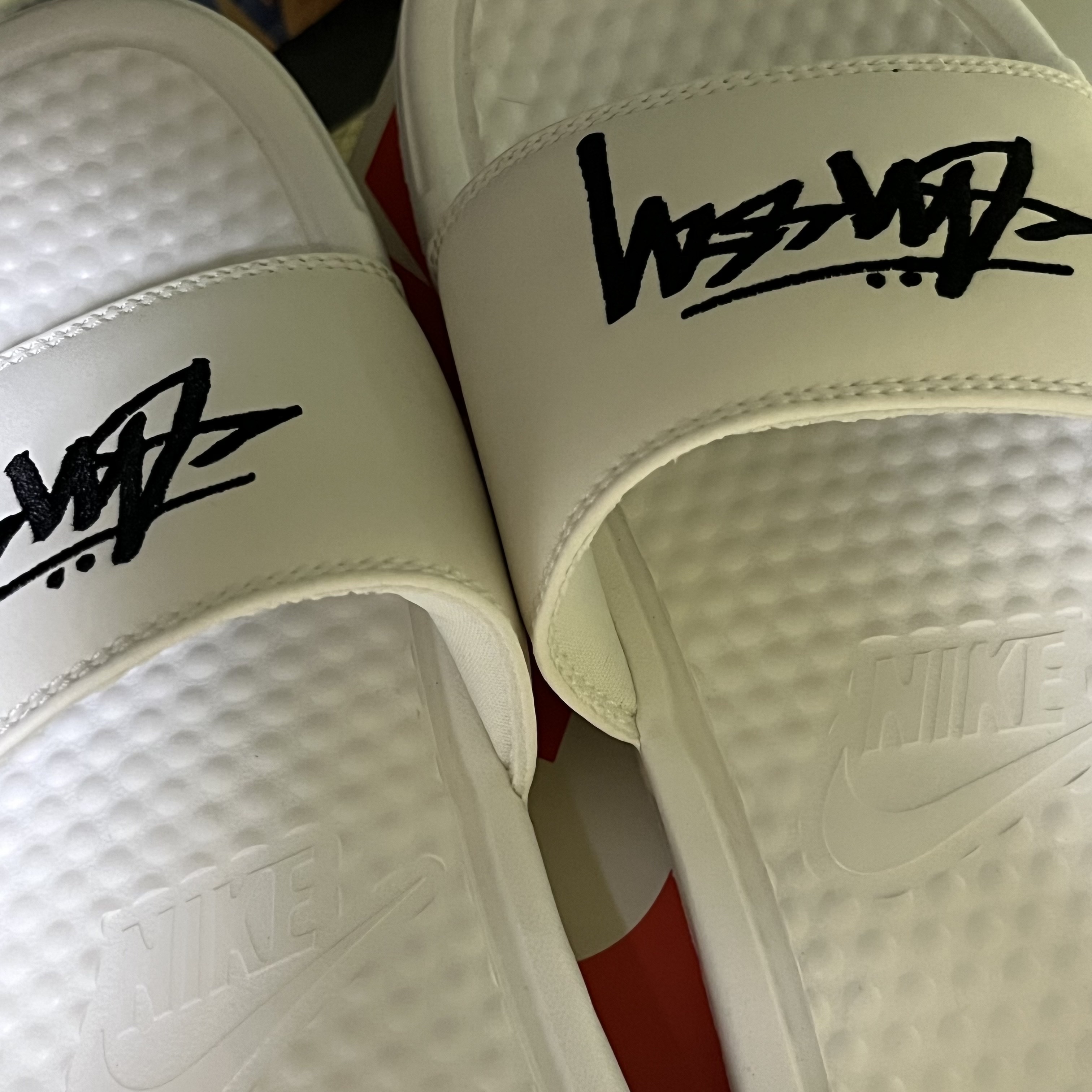 Nike x Stussy Benassi Slide Sail 착용 스타일