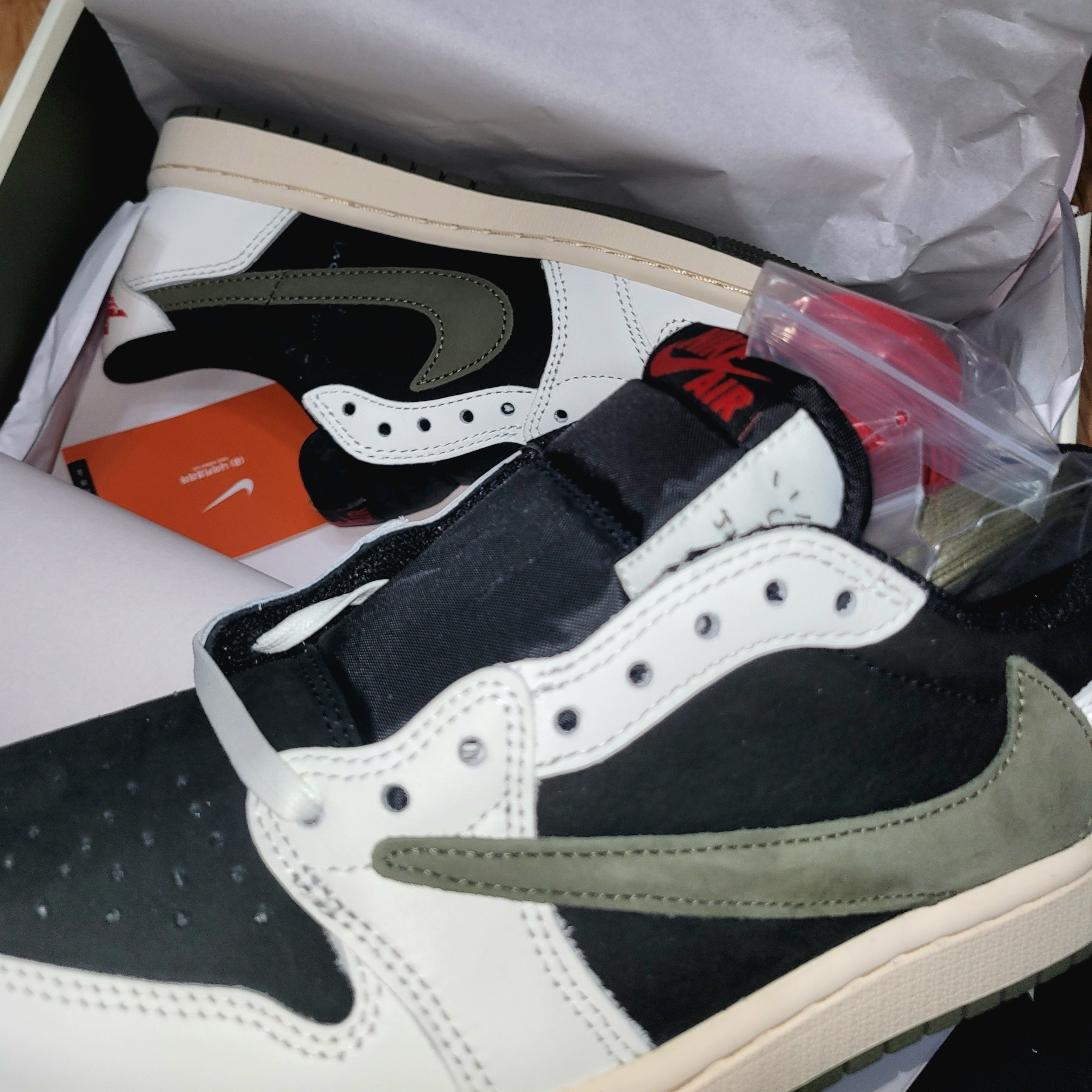 (W) Jordan 1 x Travis Scott Retro Low OG SP Medium Olive 착용 스타일
