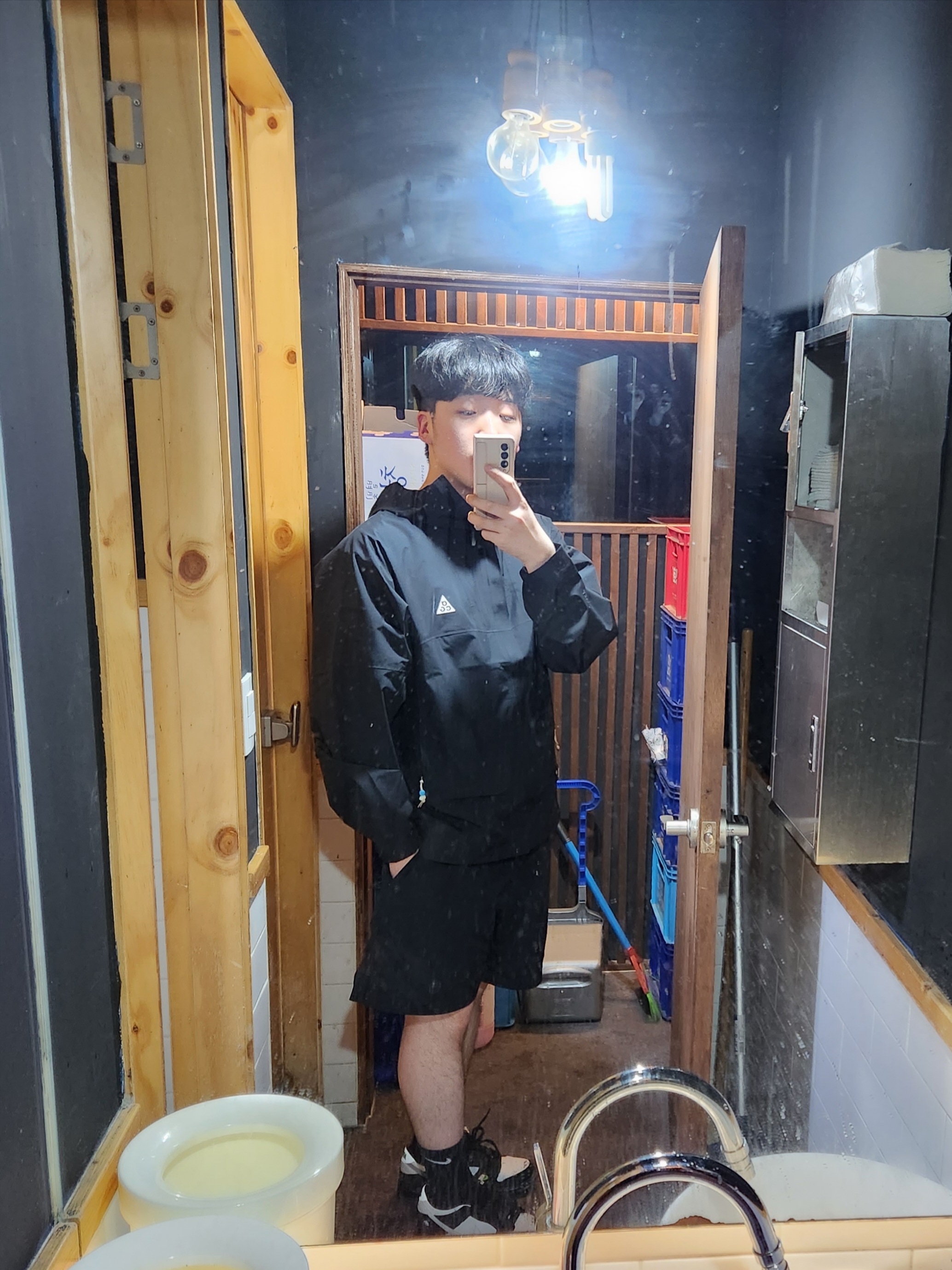 Nike x Staple SB Dunk Low Panda Pigeon, Nike ACG Storm-Fit ADV Cascade Rains Full Zip Jacket Black - Asia 착용 스타일