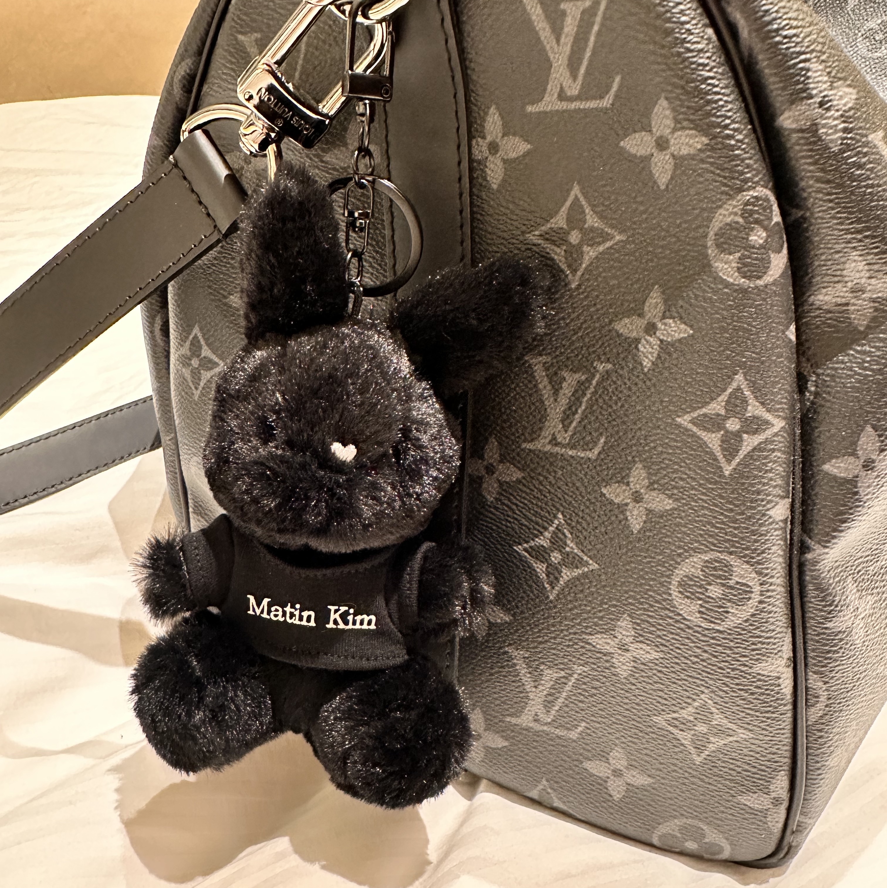 Matin Kim Black Bunny Toy Keyring Black 착용 스타일