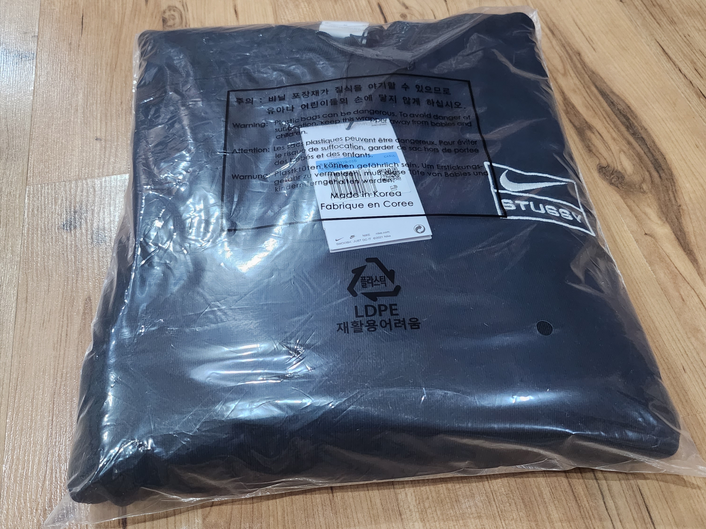 Nike x Stussy NRG Washed Fleece Crewneck Black (DO5310-010) 착용 스타일 - 2