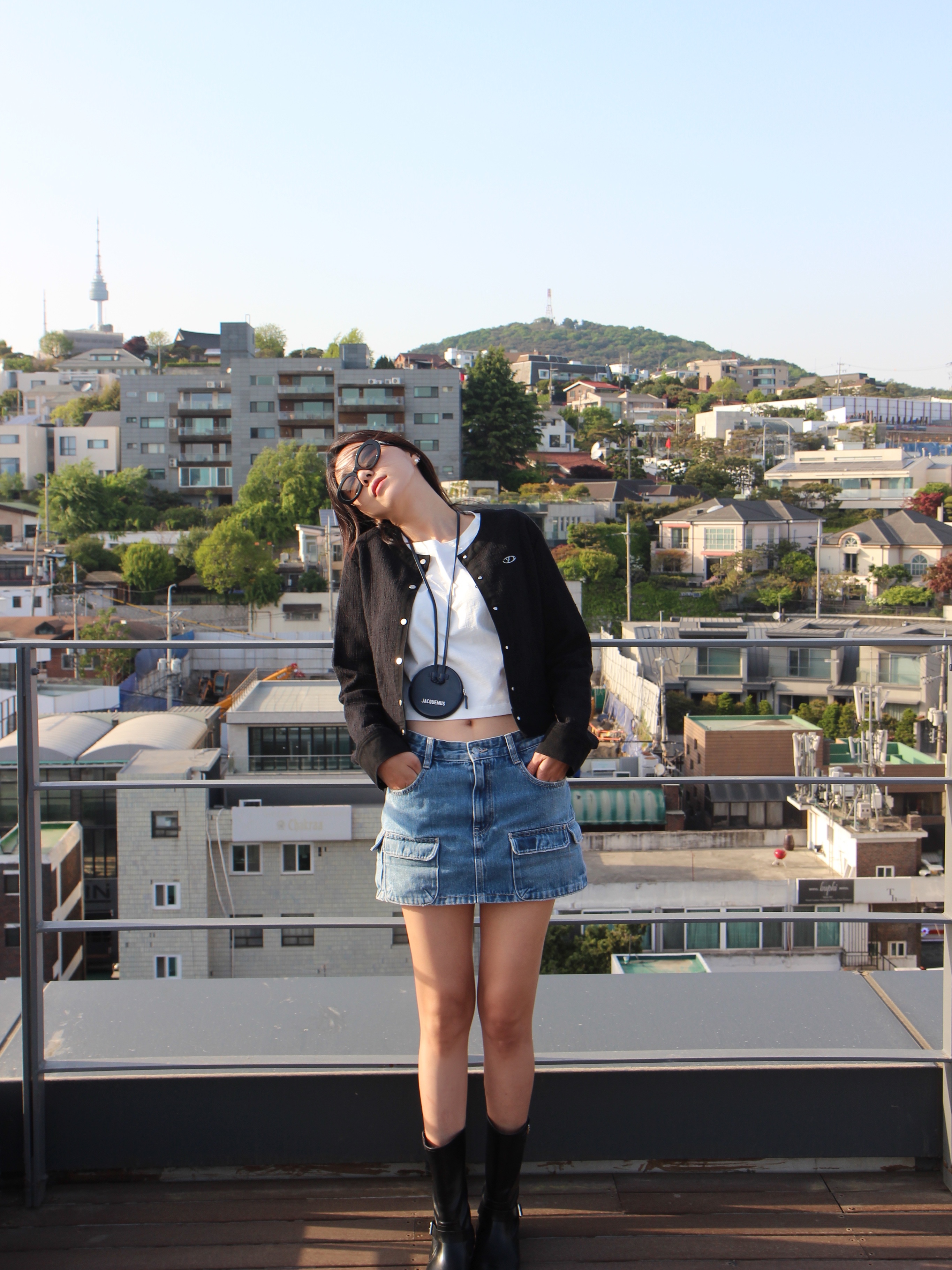 (W) Celine Triomphe 01 Sunglasses in Acetate Black 착용 스타일 - 1