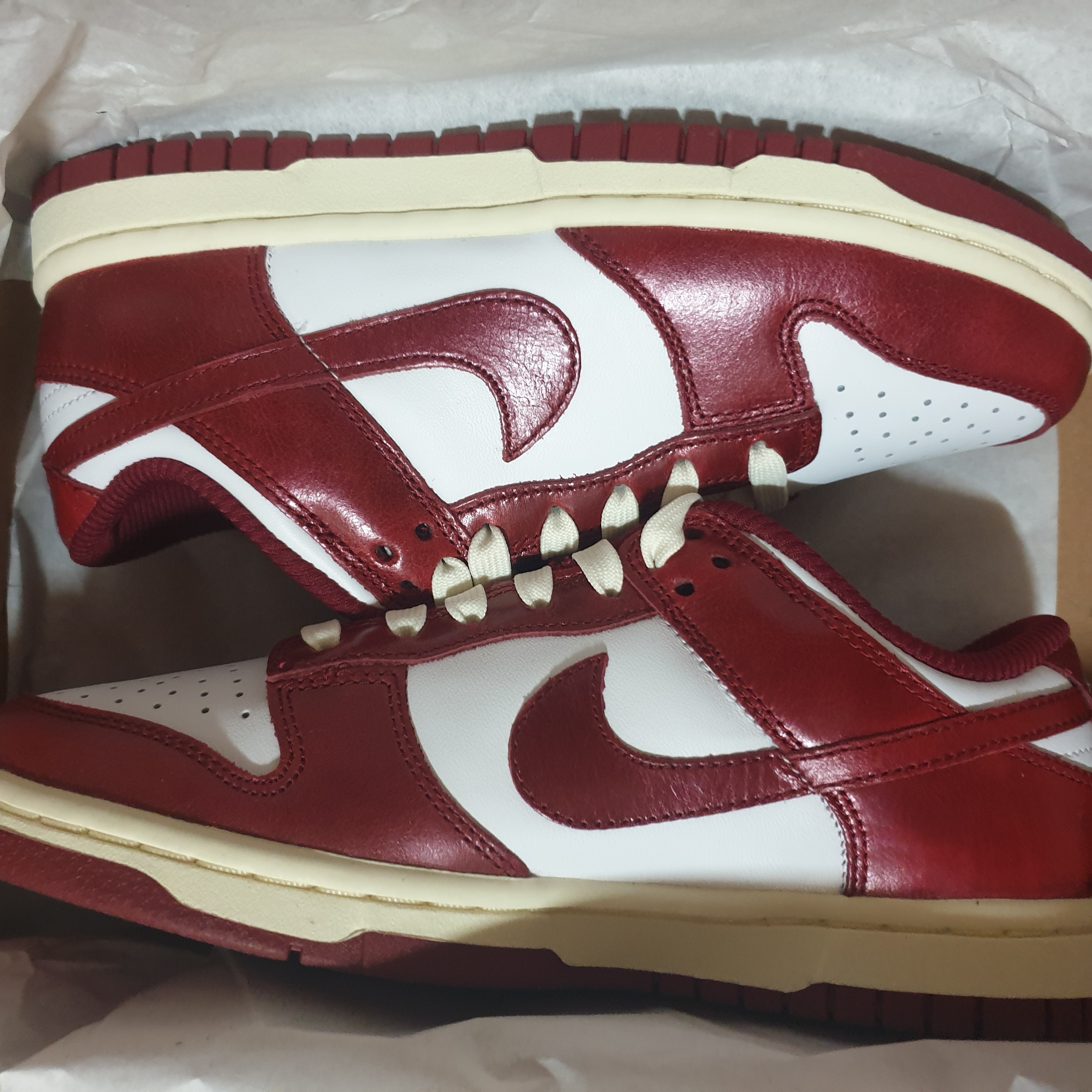 (W) Nike Dunk Low Retro PRM Team Red and White 착용 스타일