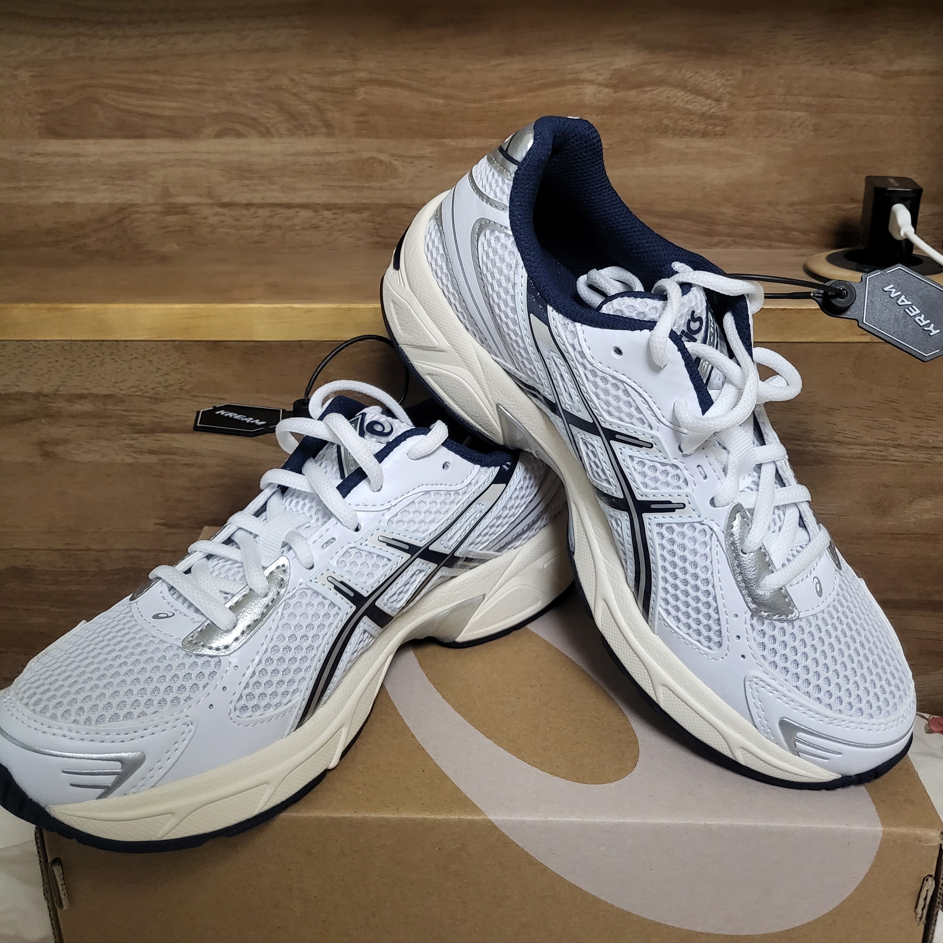 (W) Asics Gel-1130 White Midnight 착용 스타일