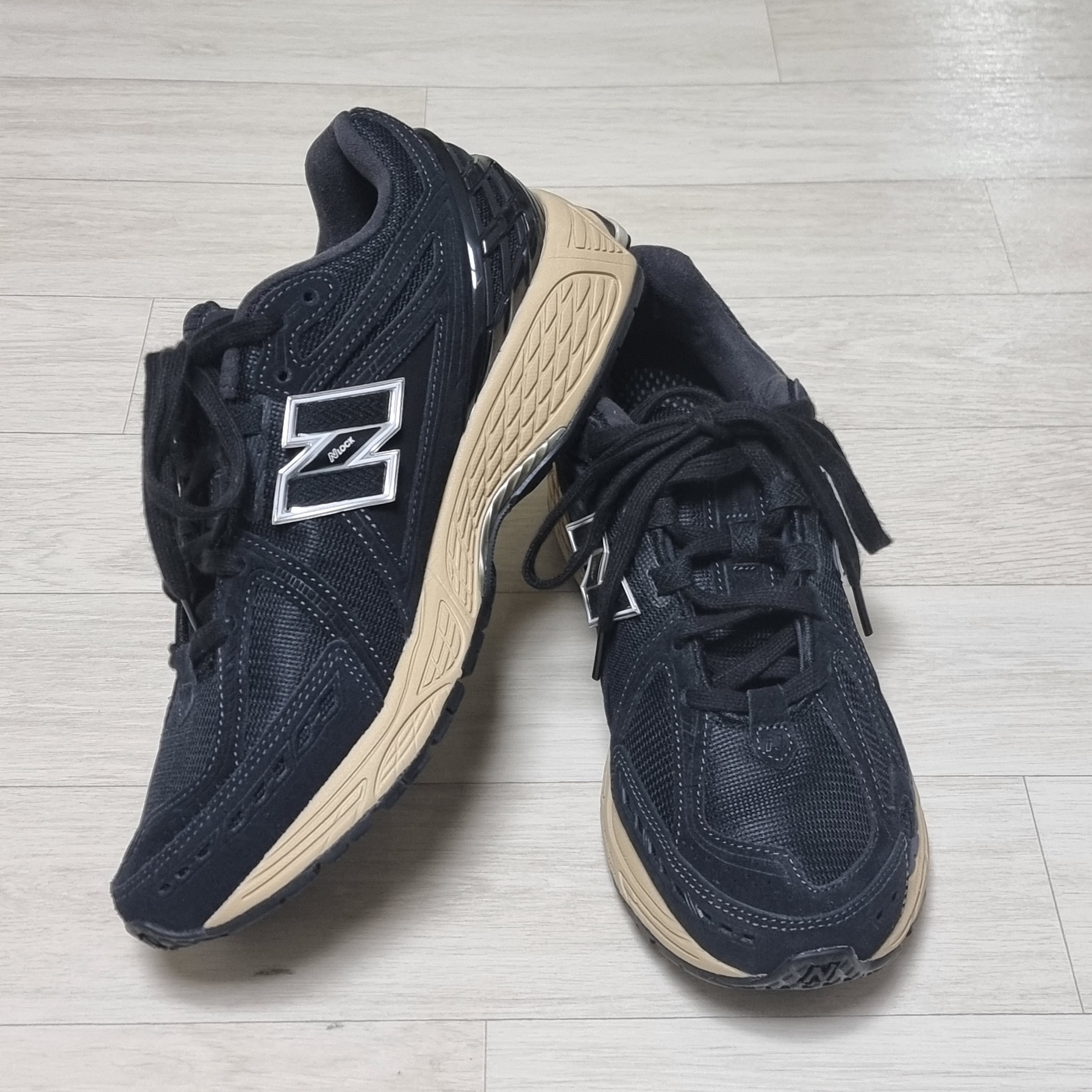 New Balance 1906R Black Taos Taupe 착용 스타일