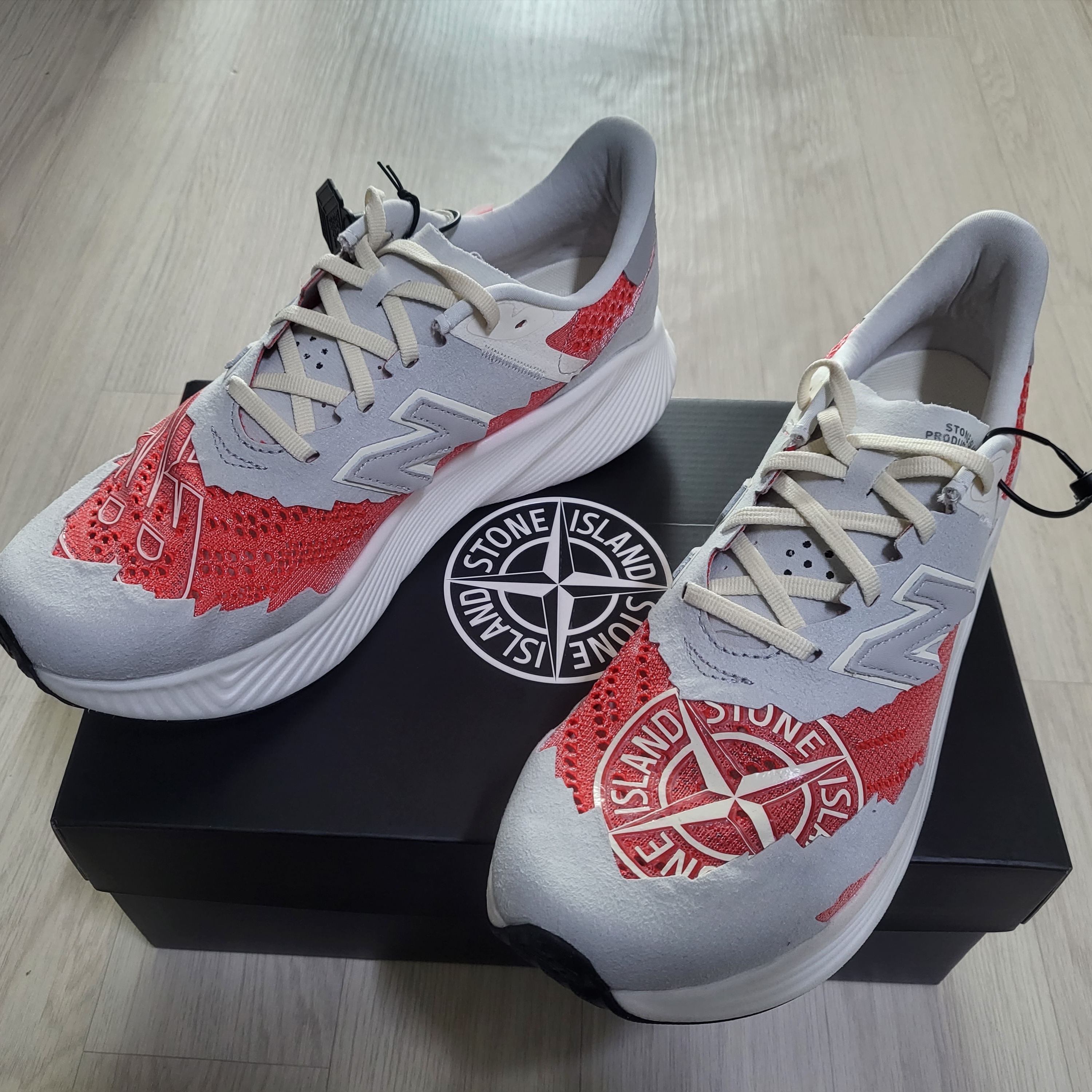 New Balance x Stone Island x Tokyo Design Studio FuelCell RC Elite v2 SI Red 착용 스타일