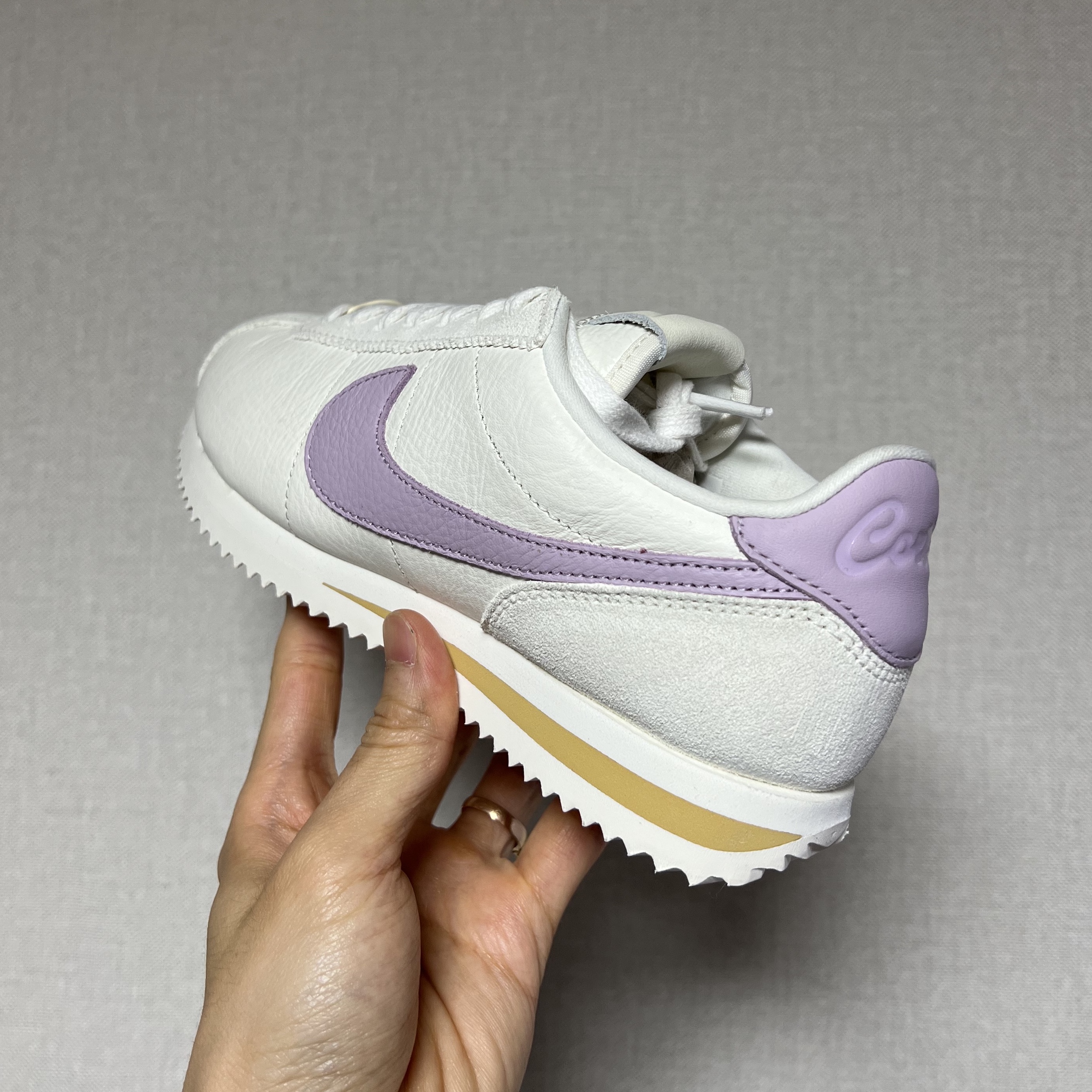 (W) Nike Cortez SE Iced Lilac 착용 스타일 - 2