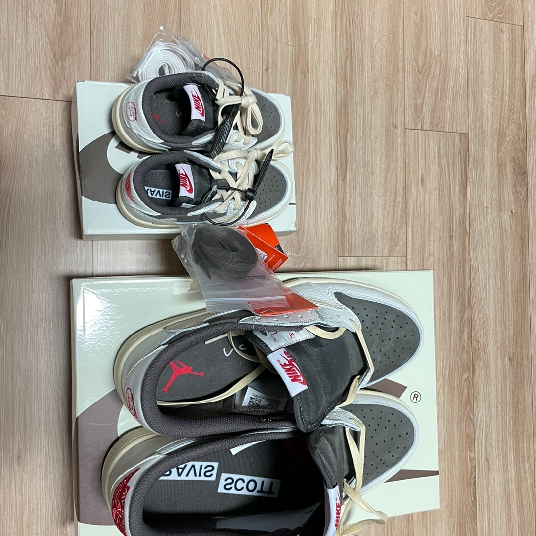 (TD) Jordan 1 x Travis Scott Retro Low OG SP Sail and Ridgerock, Jordan 1 x Travis Scott Retro Low OG SP Sail and Ridgerock 착용 스타일 - 1