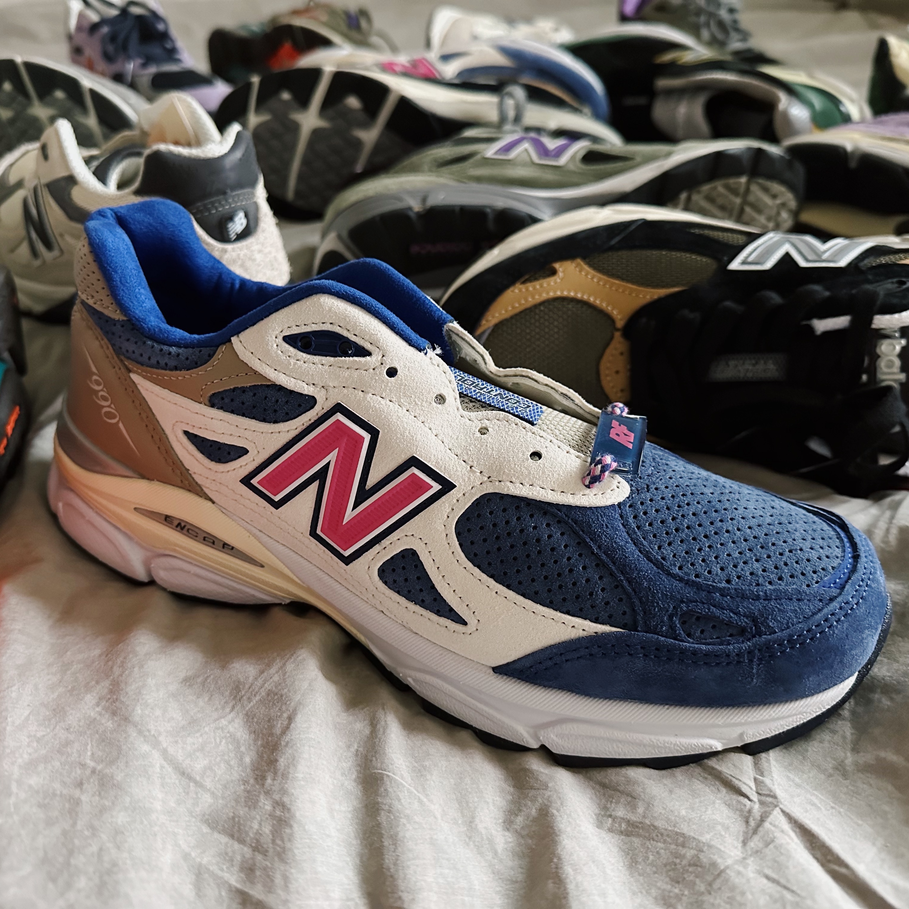 뉴발란스 990v3 메이드 인 USA 블랙 탄, 뉴발란스 990v3 메이드 인 USA 로우 애머시스트 착용 스타일 - 4