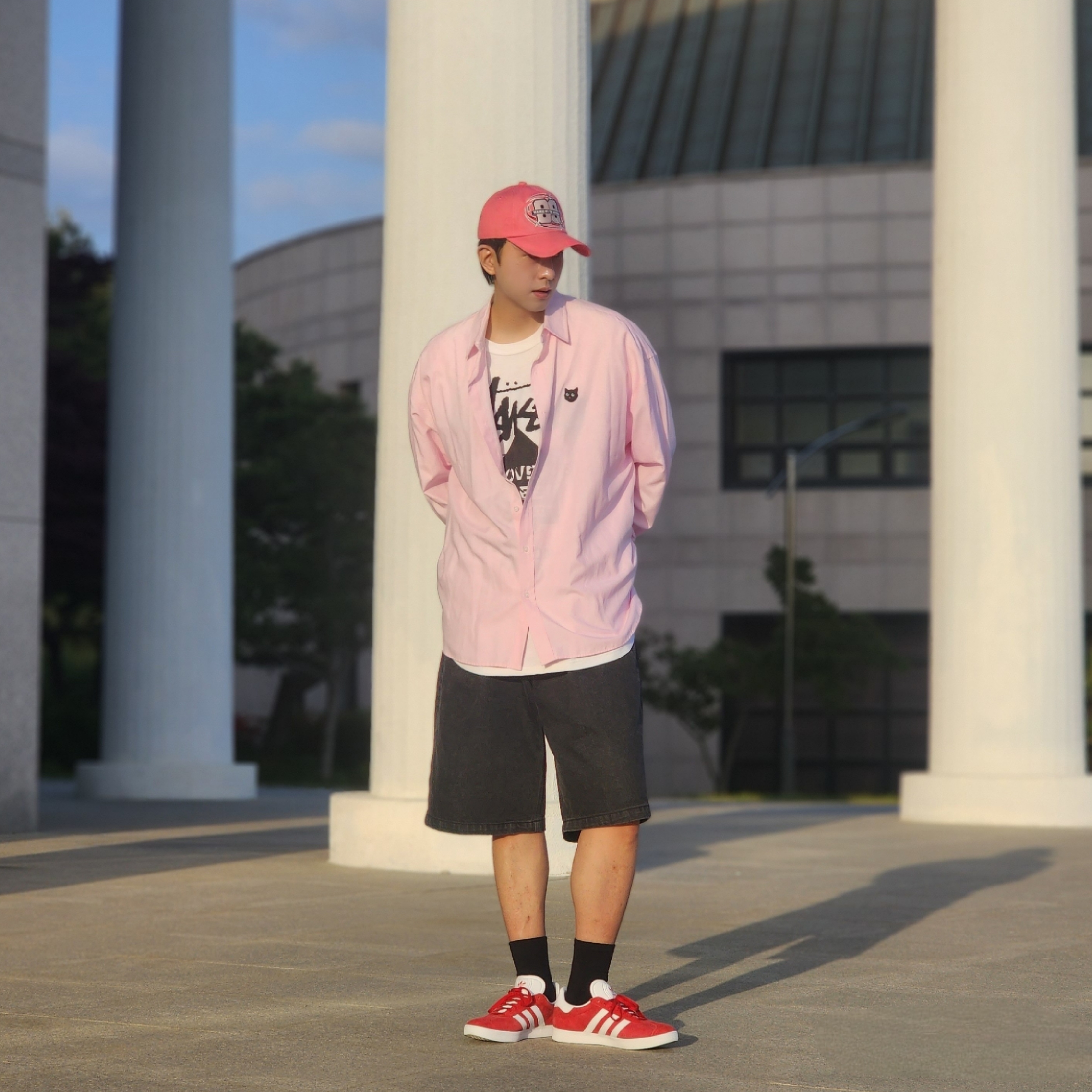 Stussy DSM World Tour T-Shirt White, Adidas Gazelle Power Red 착용 스타일 - 4
