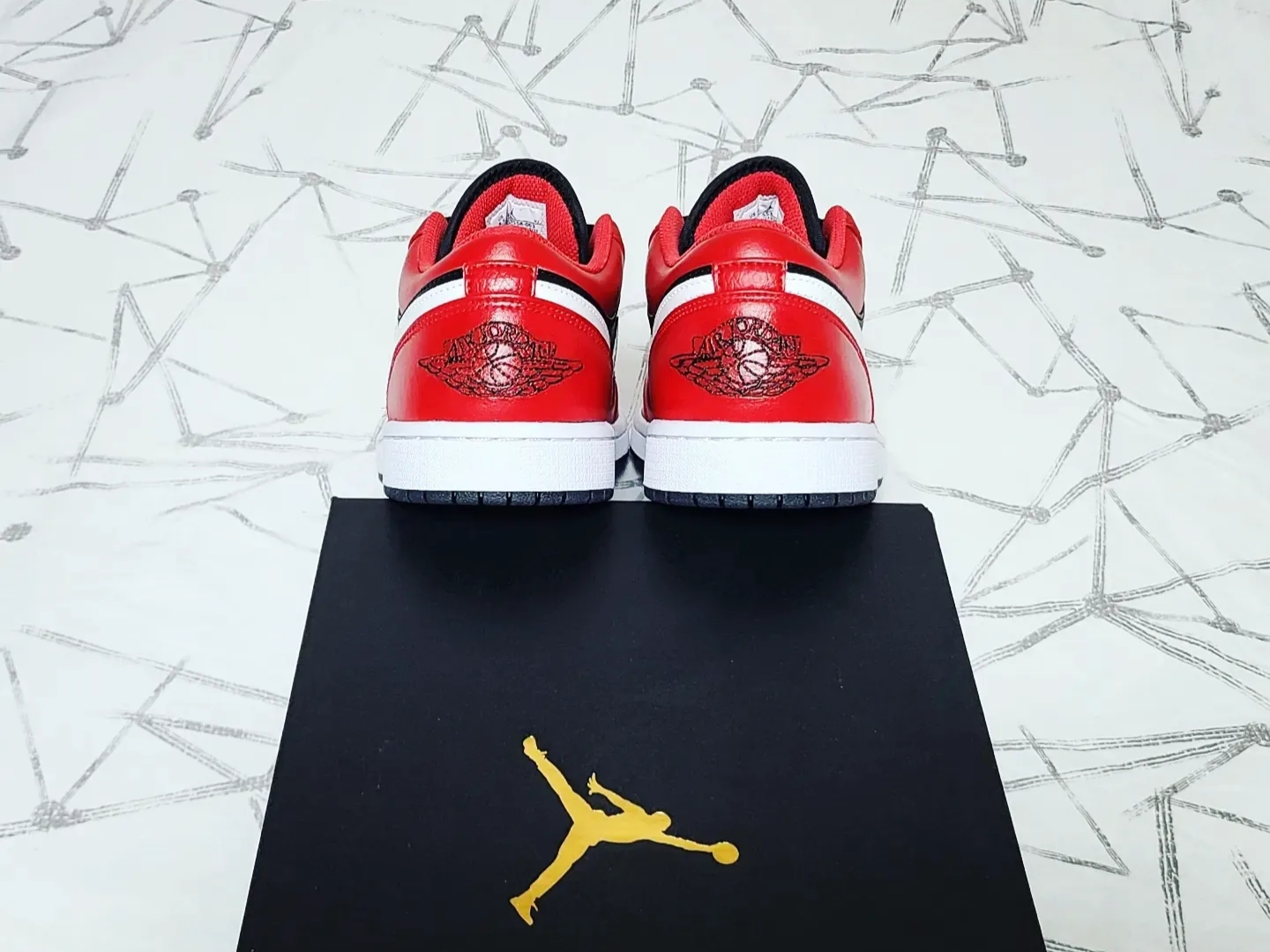 Jordan 1 Low Black Fire Red 착용 스타일 - 5