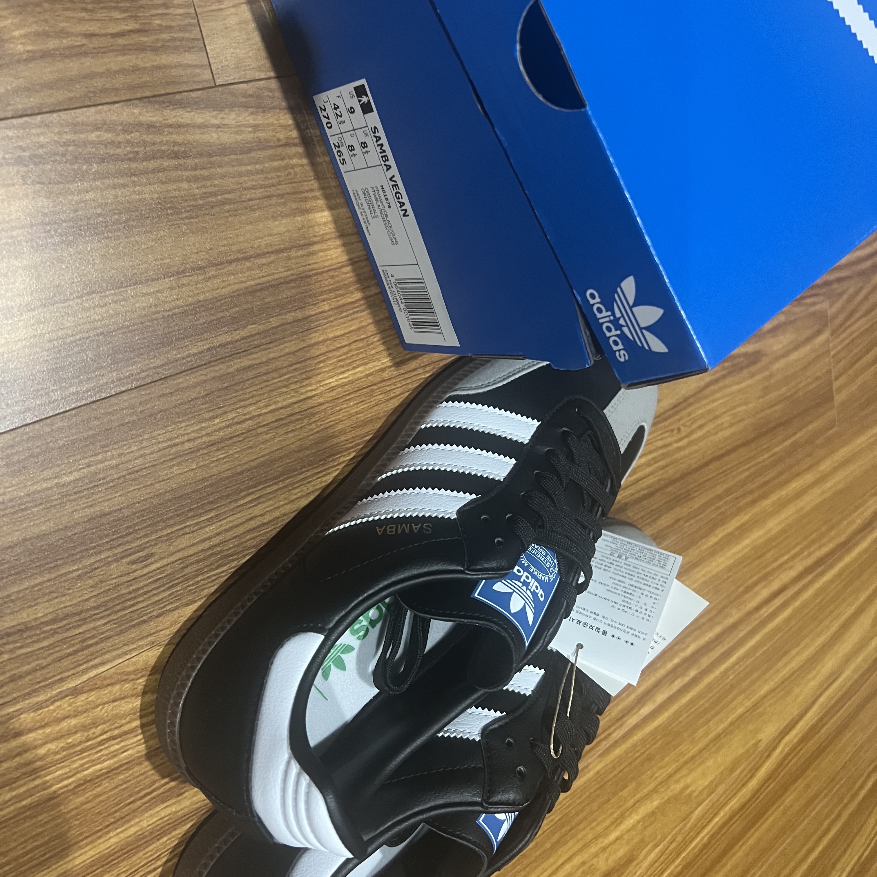 Adidas Samba Vegan Black White 착용 스타일 - 3