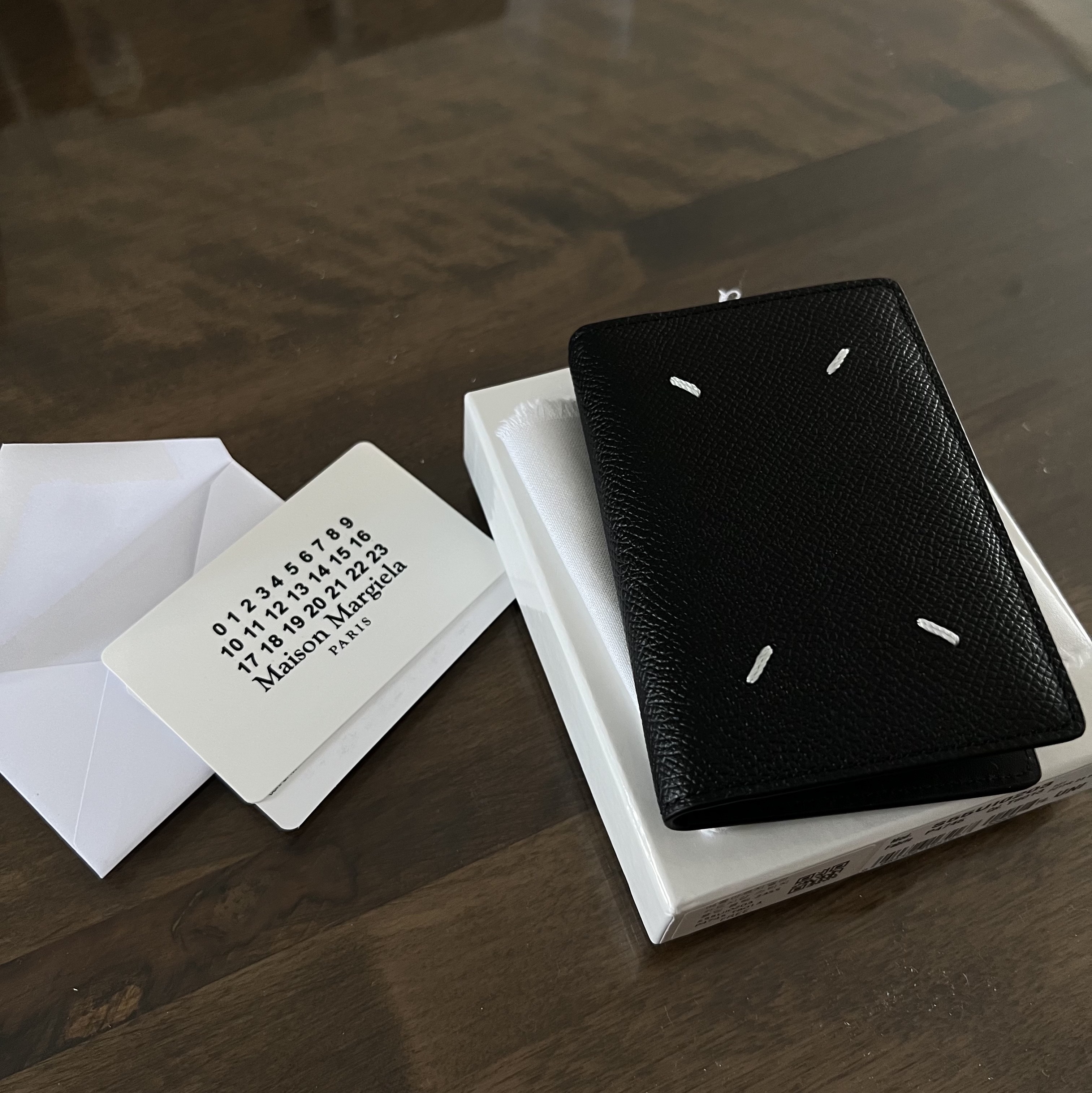 Maison Margiela Leather Bi-Fold Card Holder Black 착용 스타일