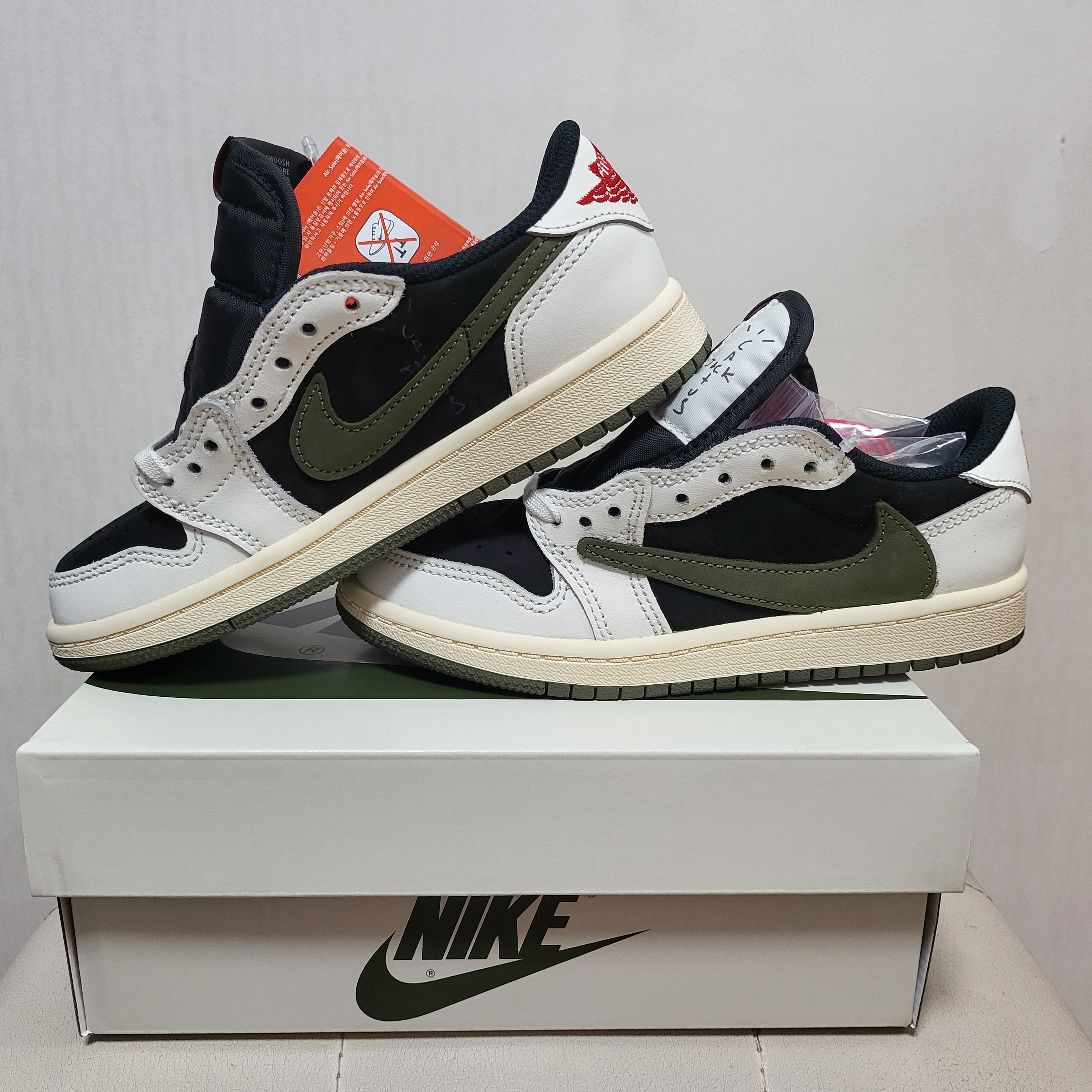 (PS) Jordan 1 x Travis Scott Retro Low OG SP Medium Olive 착용 스타일