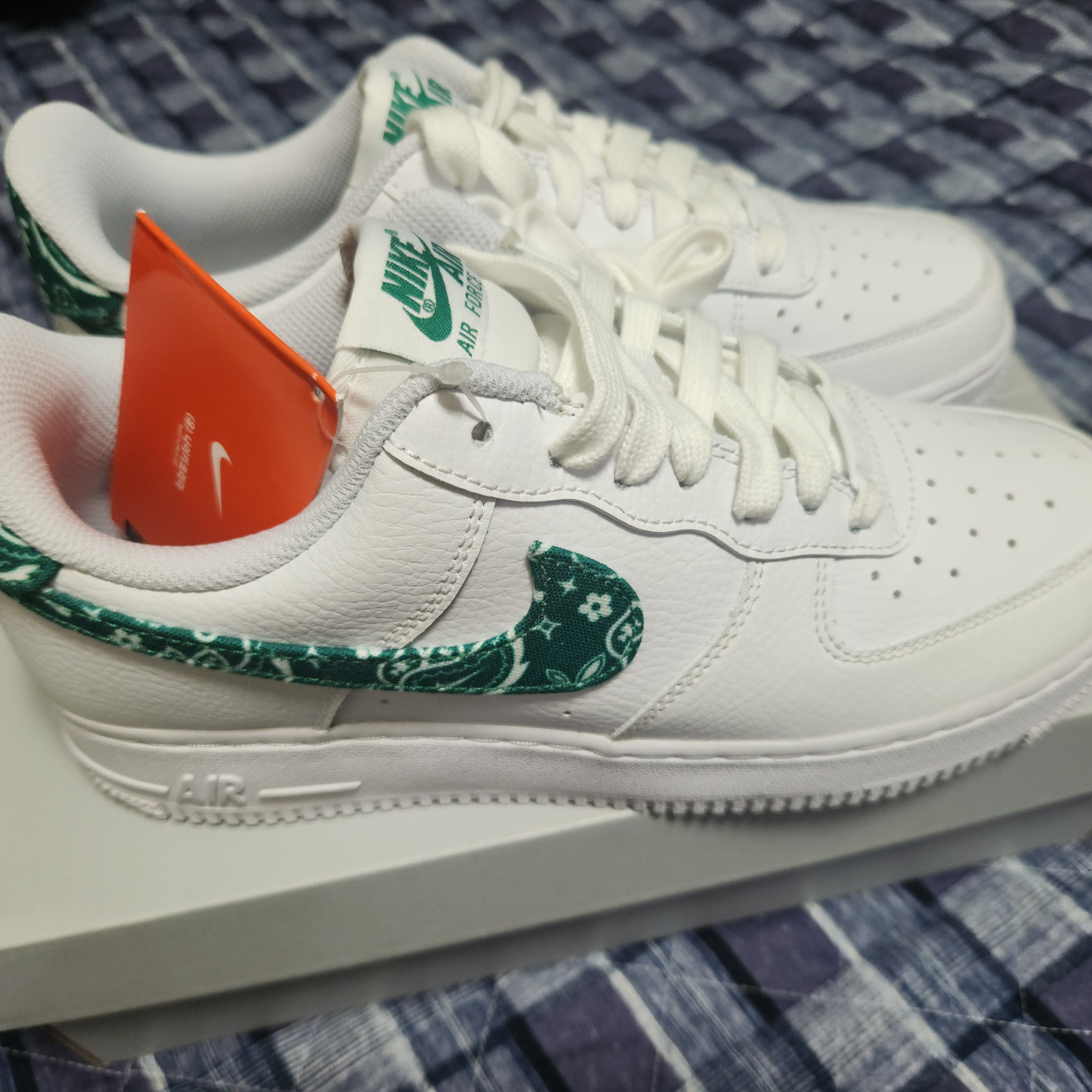 (W) Nike Air Force 1 '07 Essential Paisley Swoosh White Malachite 착용 스타일
