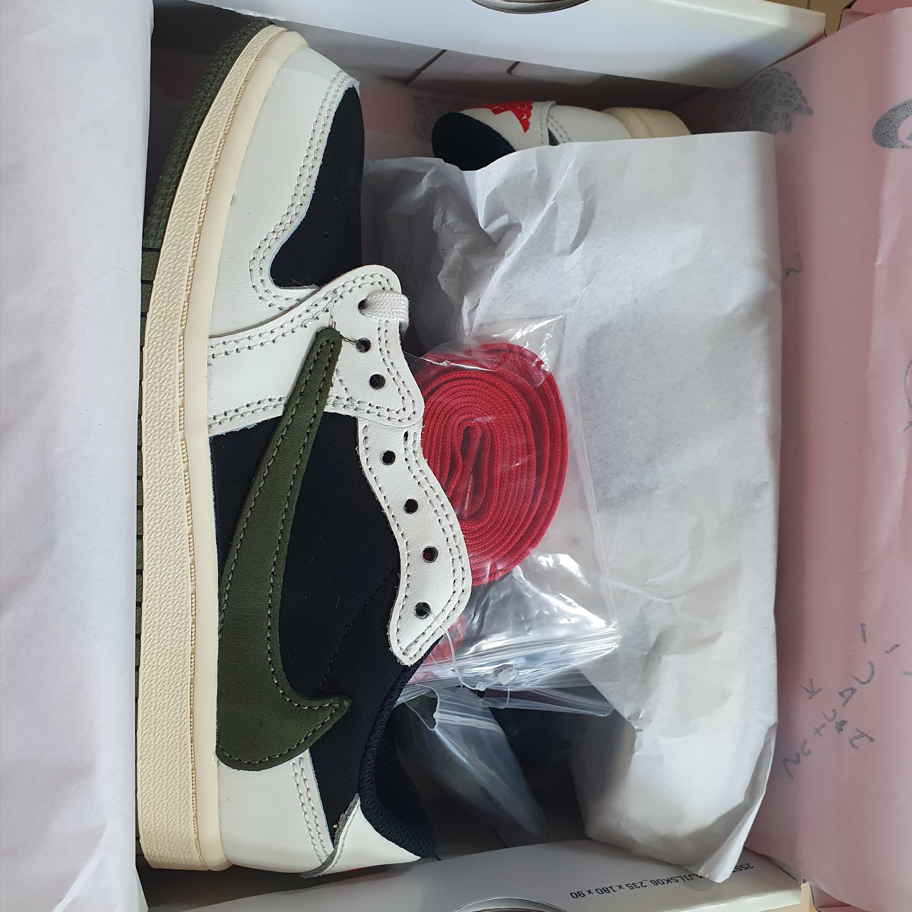 (PS) Jordan 1 x Travis Scott Retro Low OG SP Medium Olive 착용 스타일 - 2