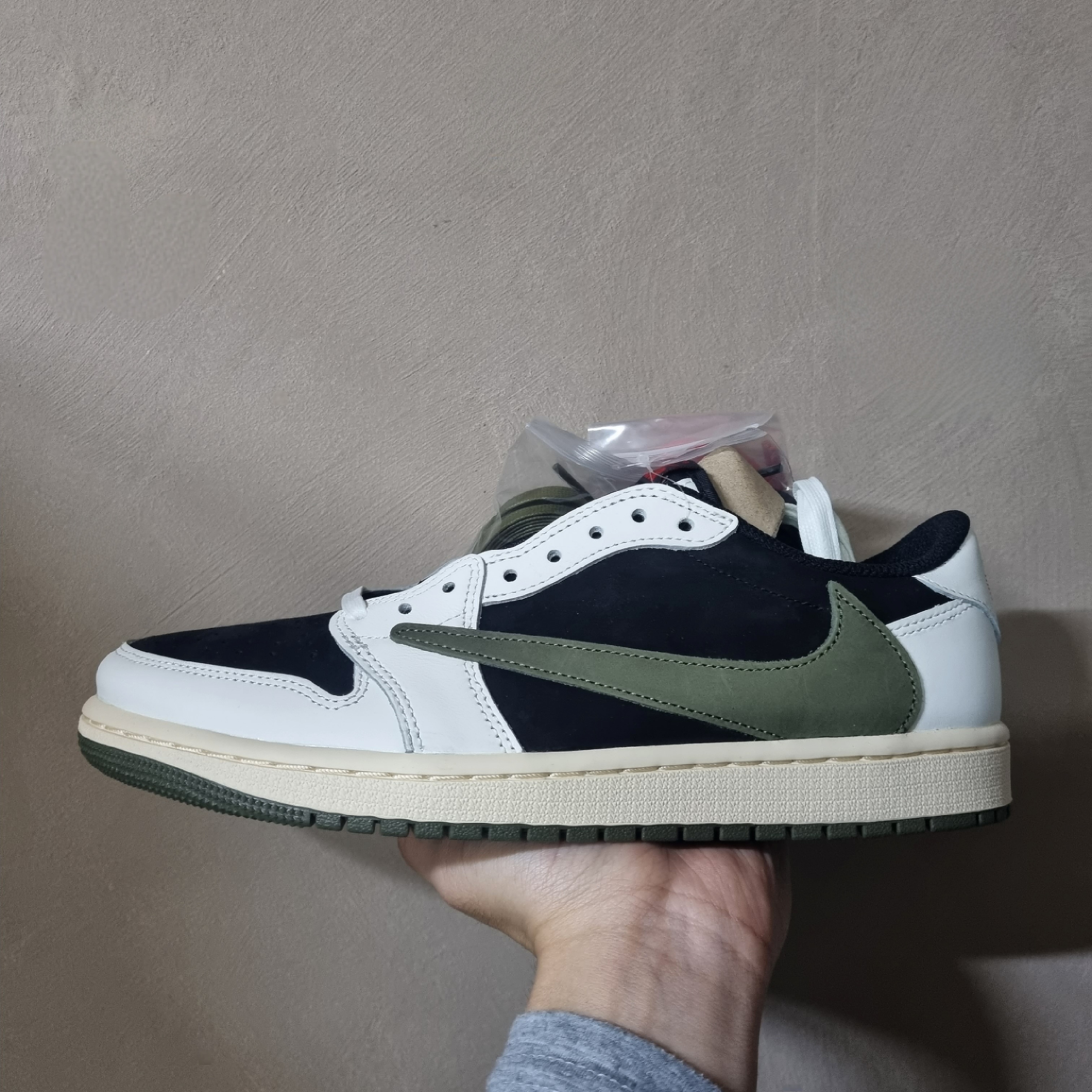 (W) Jordan 1 x Travis Scott Retro Low OG SP Medium Olive 착용 스타일