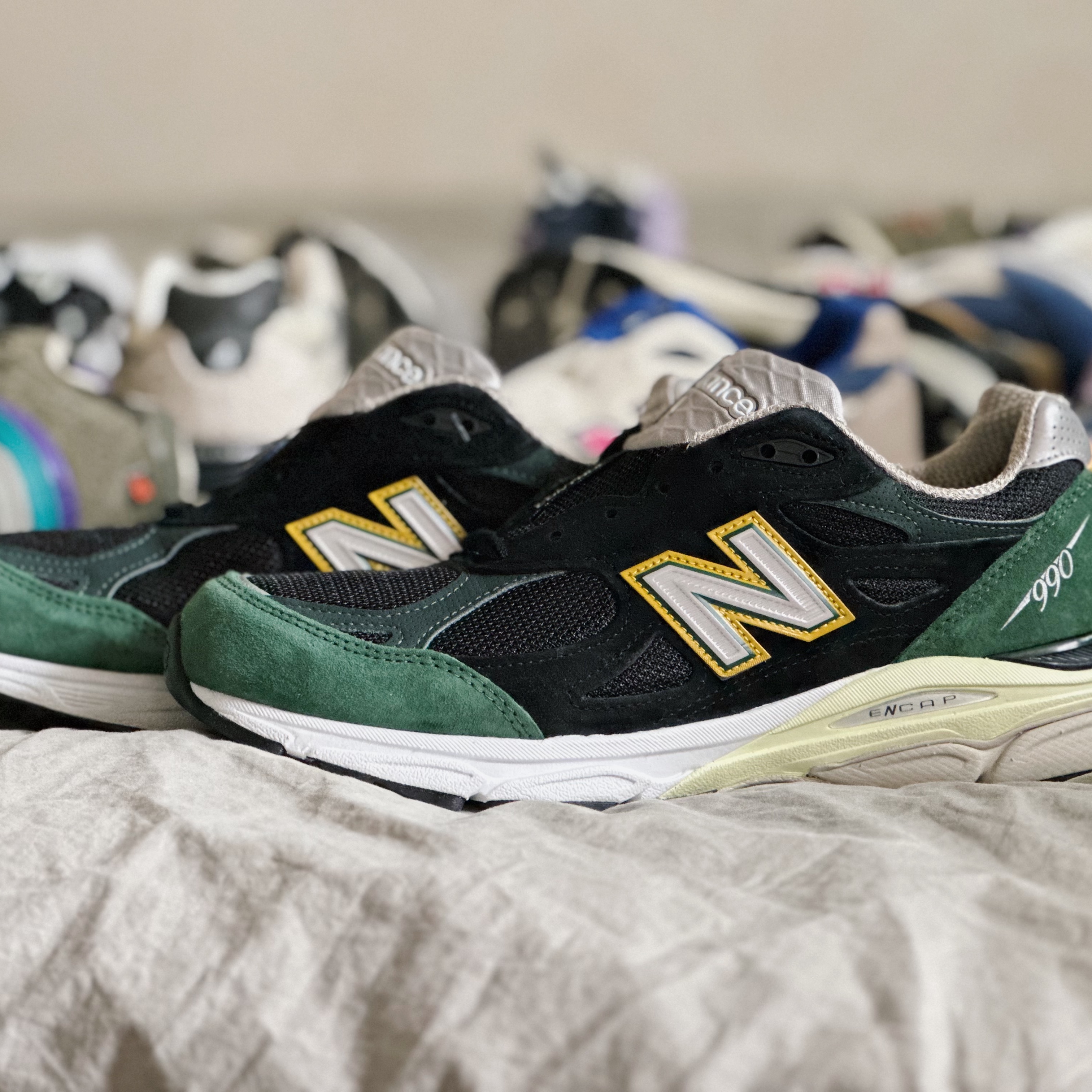 뉴발란스 990v3 메이드 인 USA 블랙 탄, 뉴발란스 990v3 메이드 인 USA 로우 애머시스트 착용 스타일 - 2
