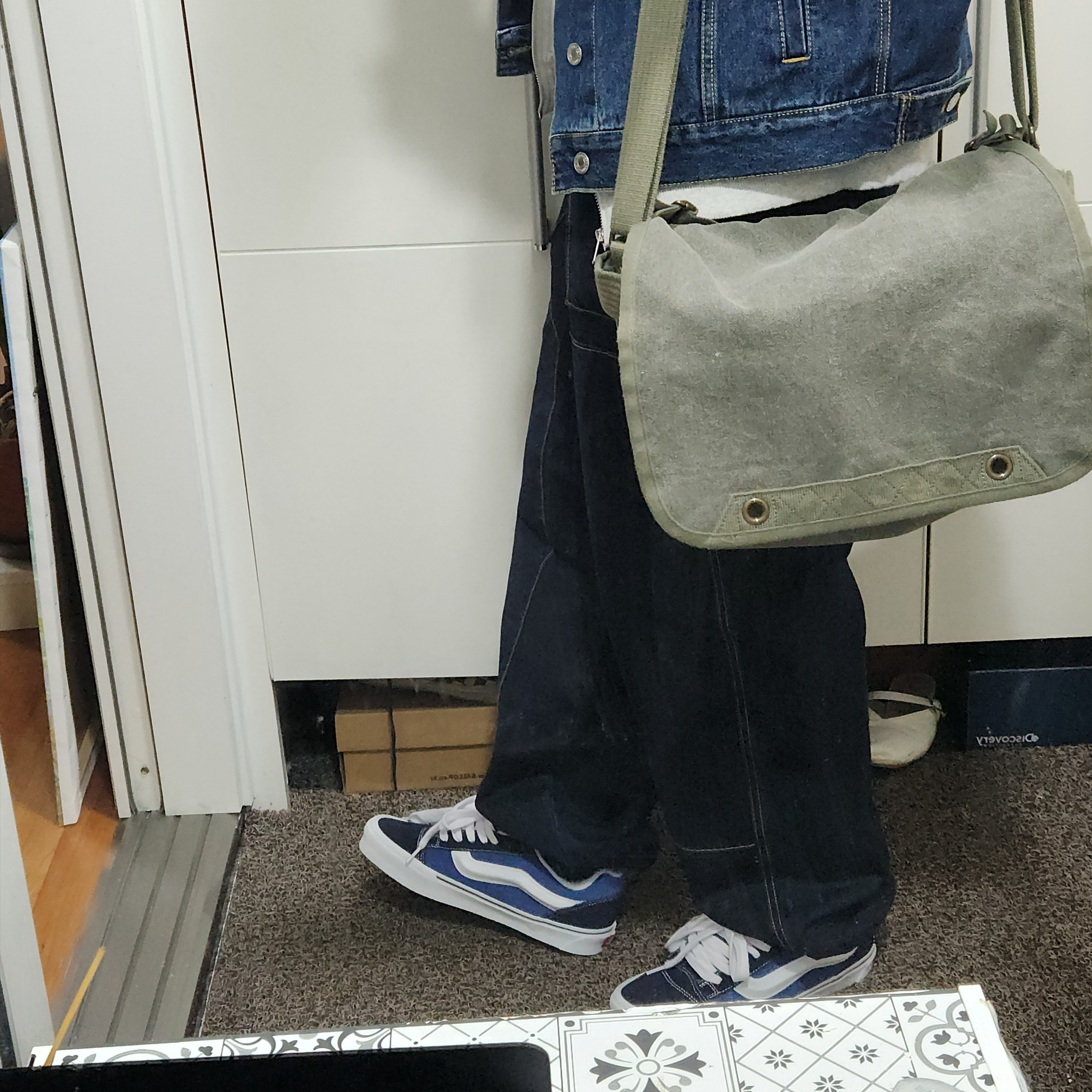 Vans Knu-Skool Navy True White 착용 스타일