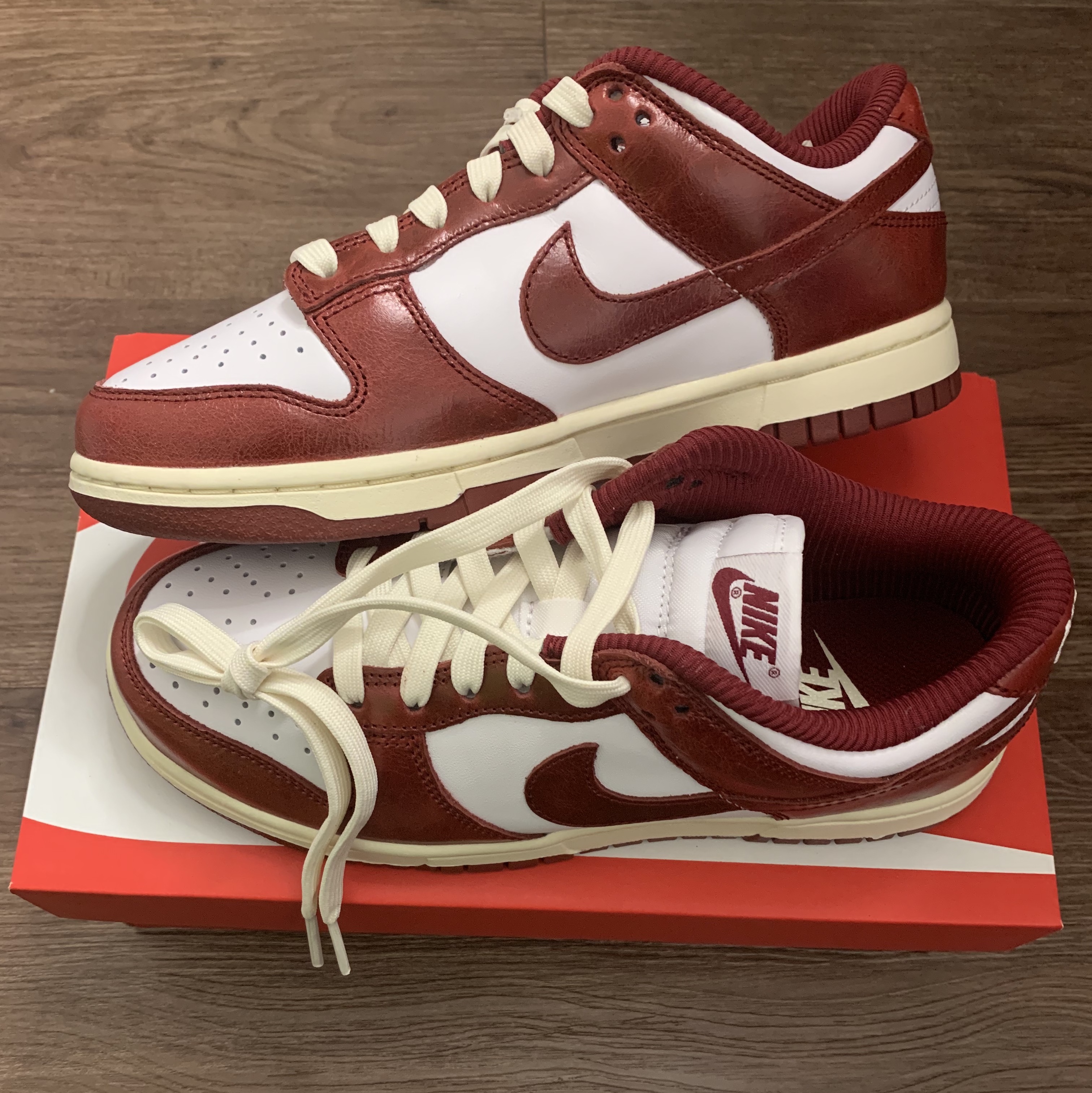 (W) Nike Dunk Low Retro PRM Team Red and White 착용 스타일