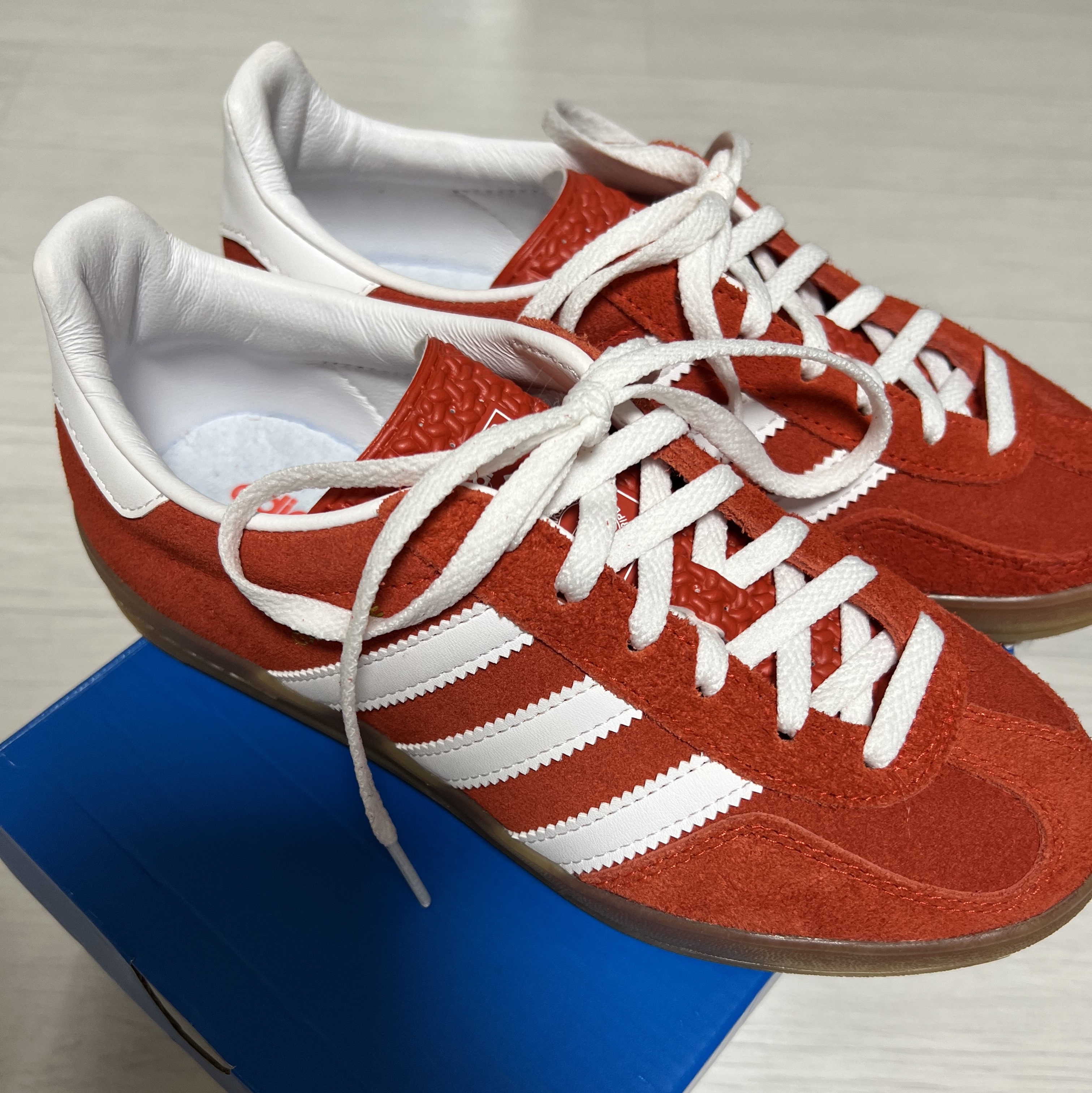 (W) Adidas Gazelle Indoor Bold Orange Cloud White 착용 스타일 - 3