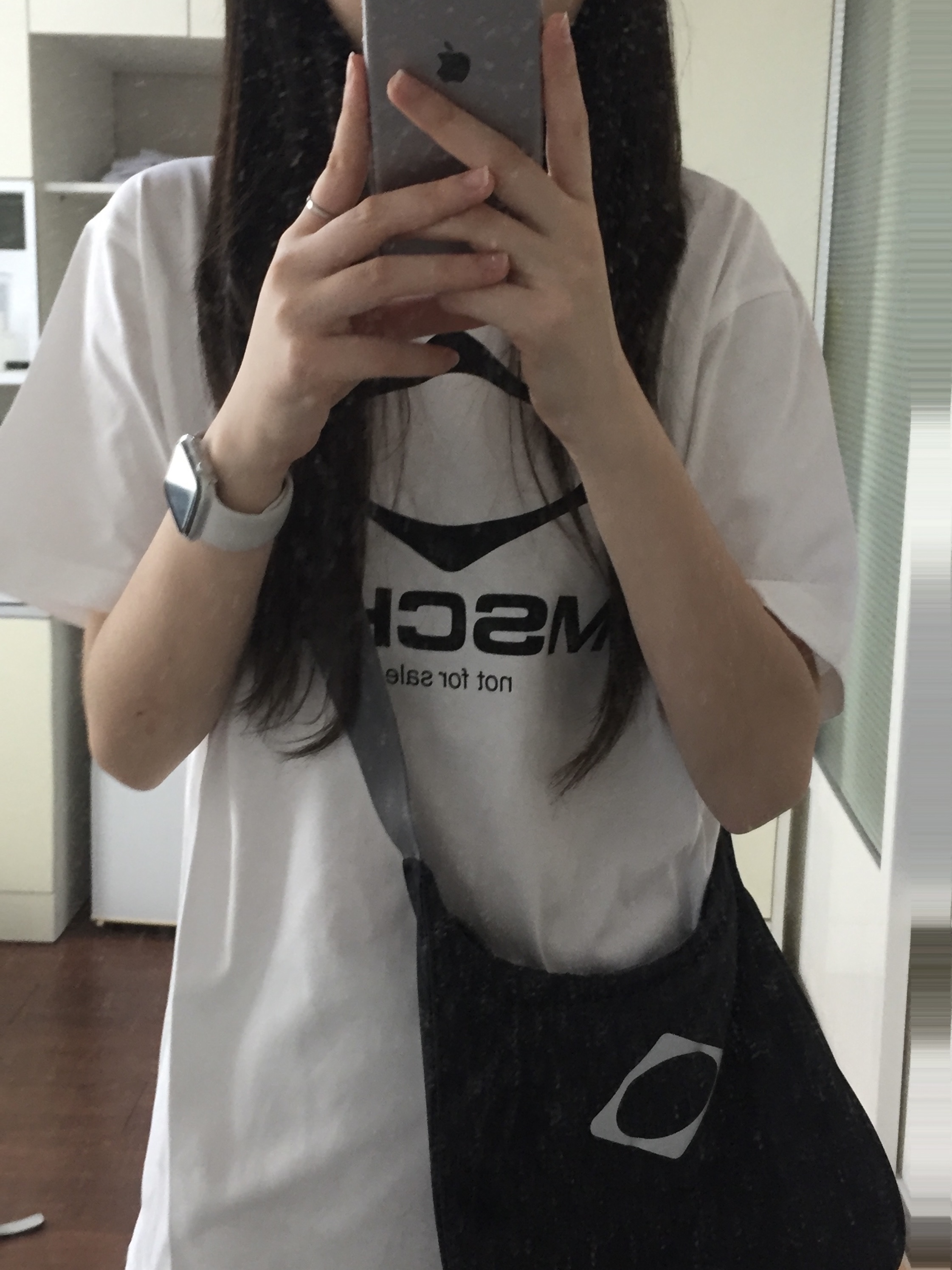 Mischief Rhombus Light Weight Cross Bag Black - The Hyundai Seoul Exclusive, (W) Mischief Not For Sale T-Shirt White - The Hyundai Seoul Exclusive 착용 스타일 - 1