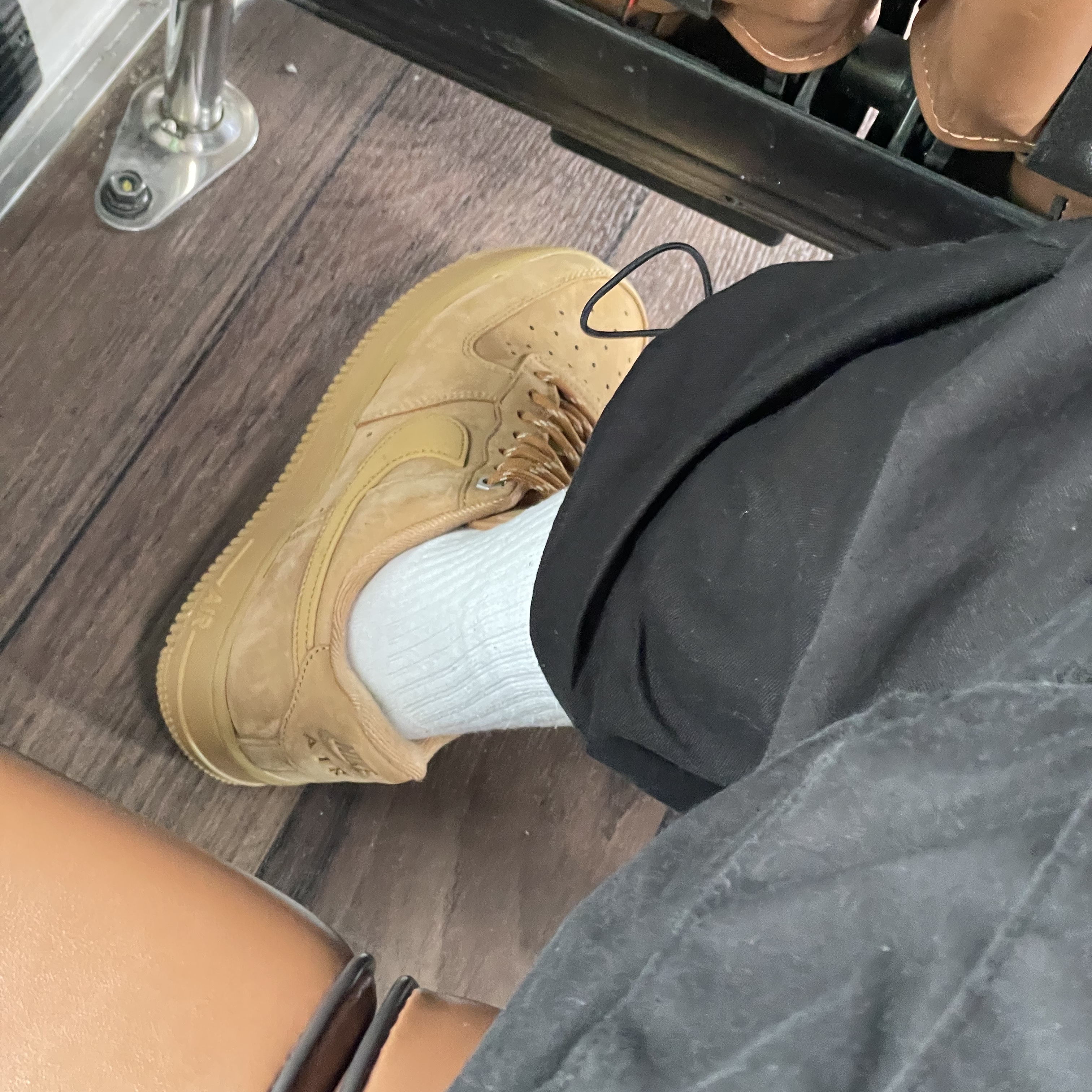 Nike Air Force 1 '07 WB Flax 착용 스타일 - 1
