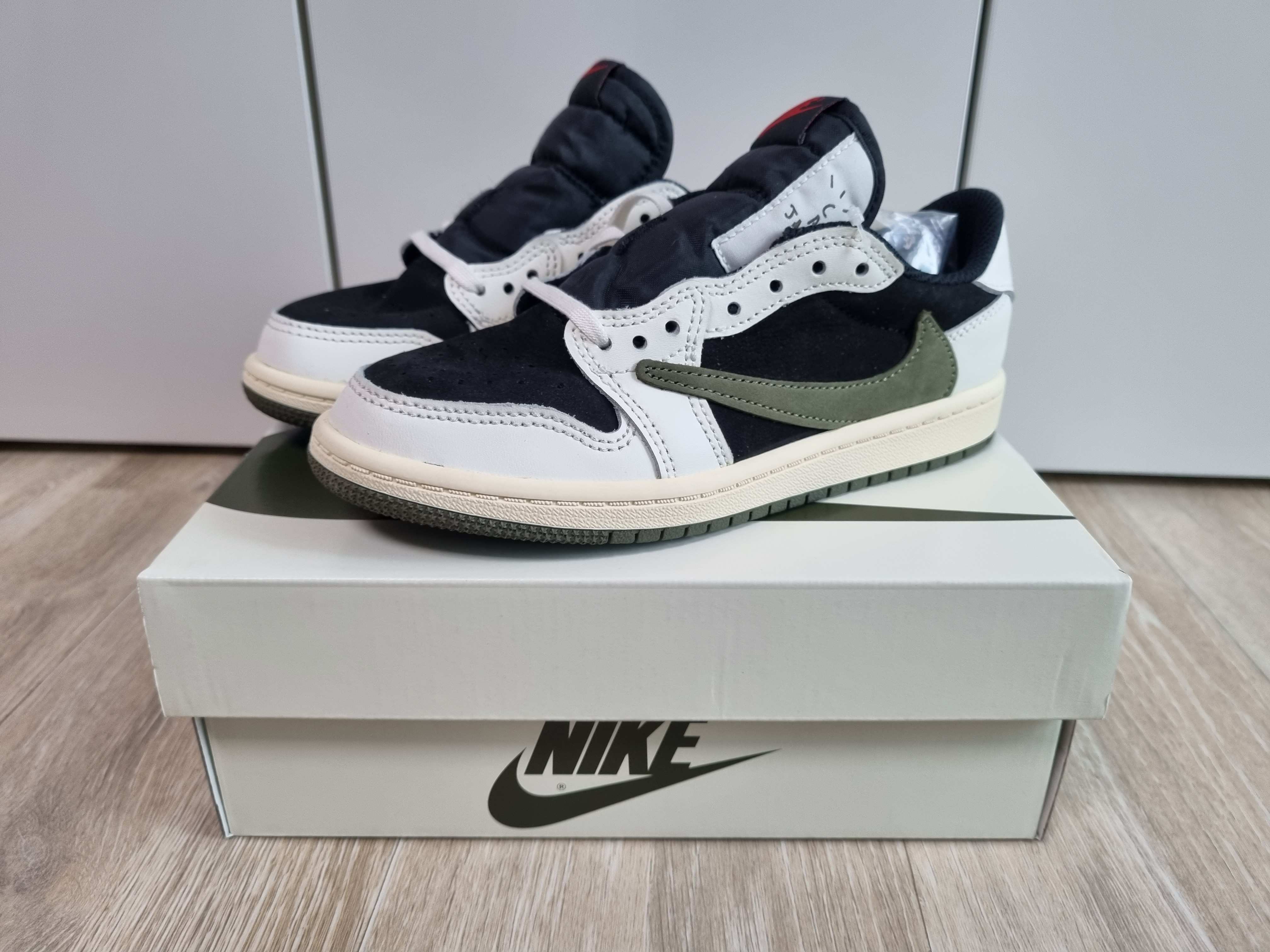 (PS) Jordan 1 x Travis Scott Retro Low OG SP Medium Olive 착용 스타일 - 3