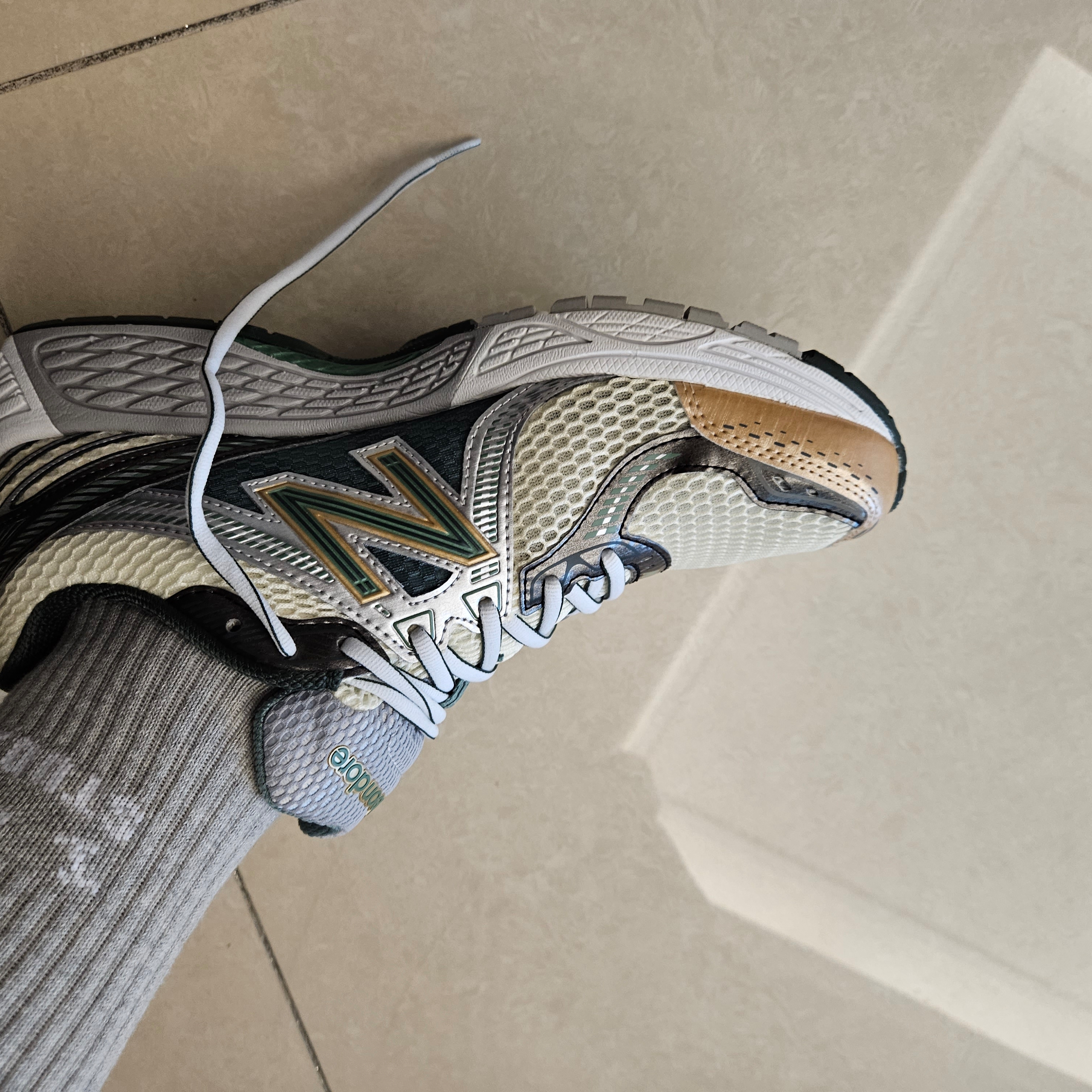New Balance x Aime Leon Dore 860v2 Green 착용 스타일 - 2