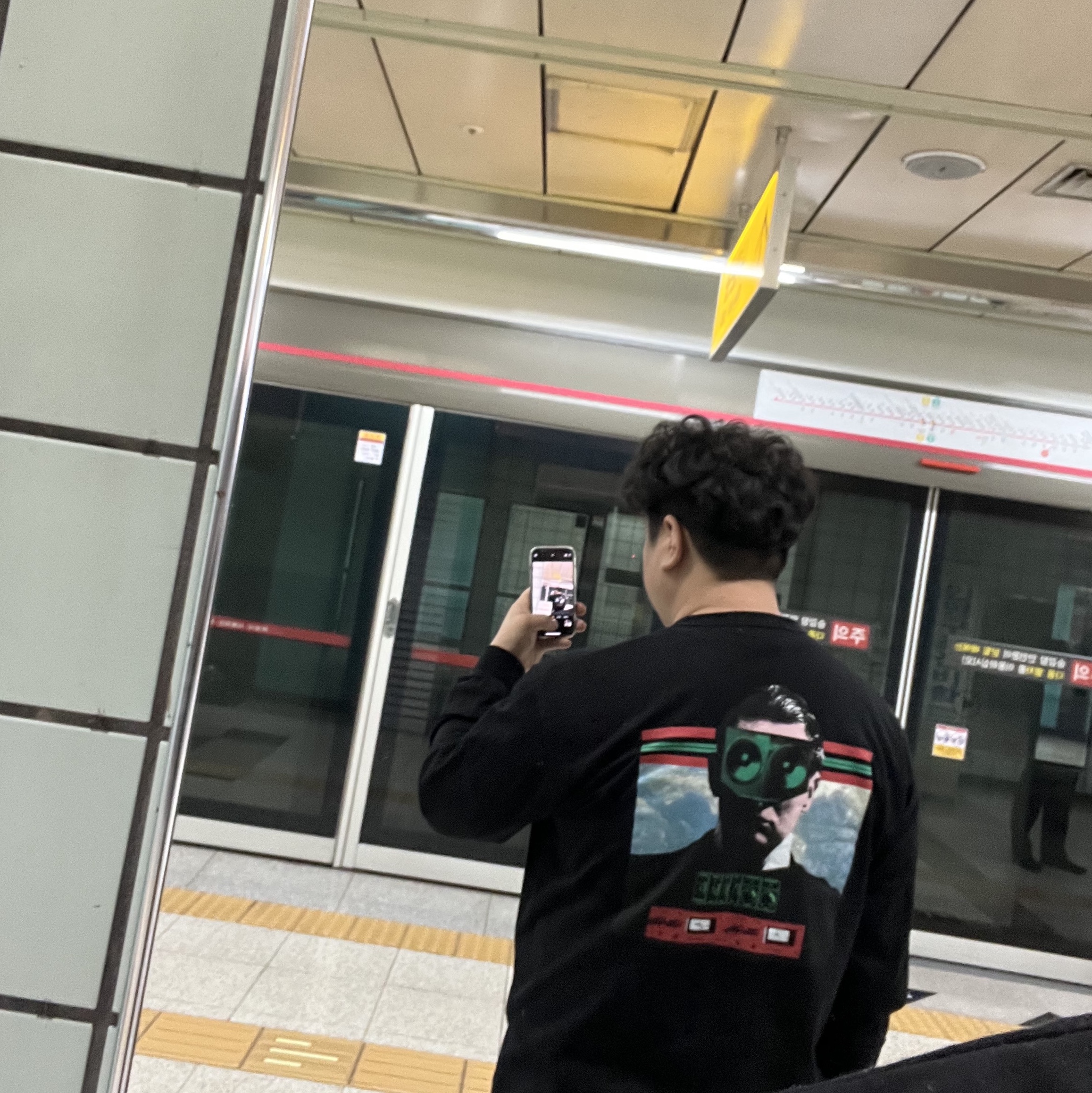 Undercover × Verdy UC2B9814 Sweatshirt Black 착용 스타일
