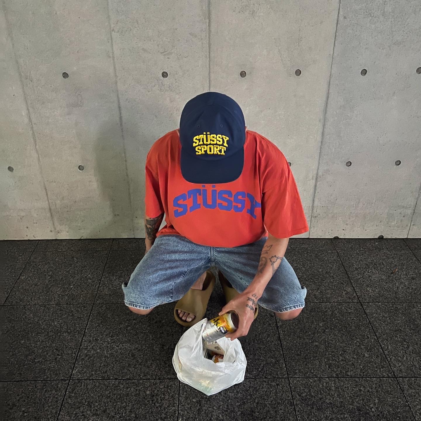 Stussy Sport Cap Navy, Supreme Baggy Denim Shorts Washed Blue - 23SS 착용 스타일 - 4