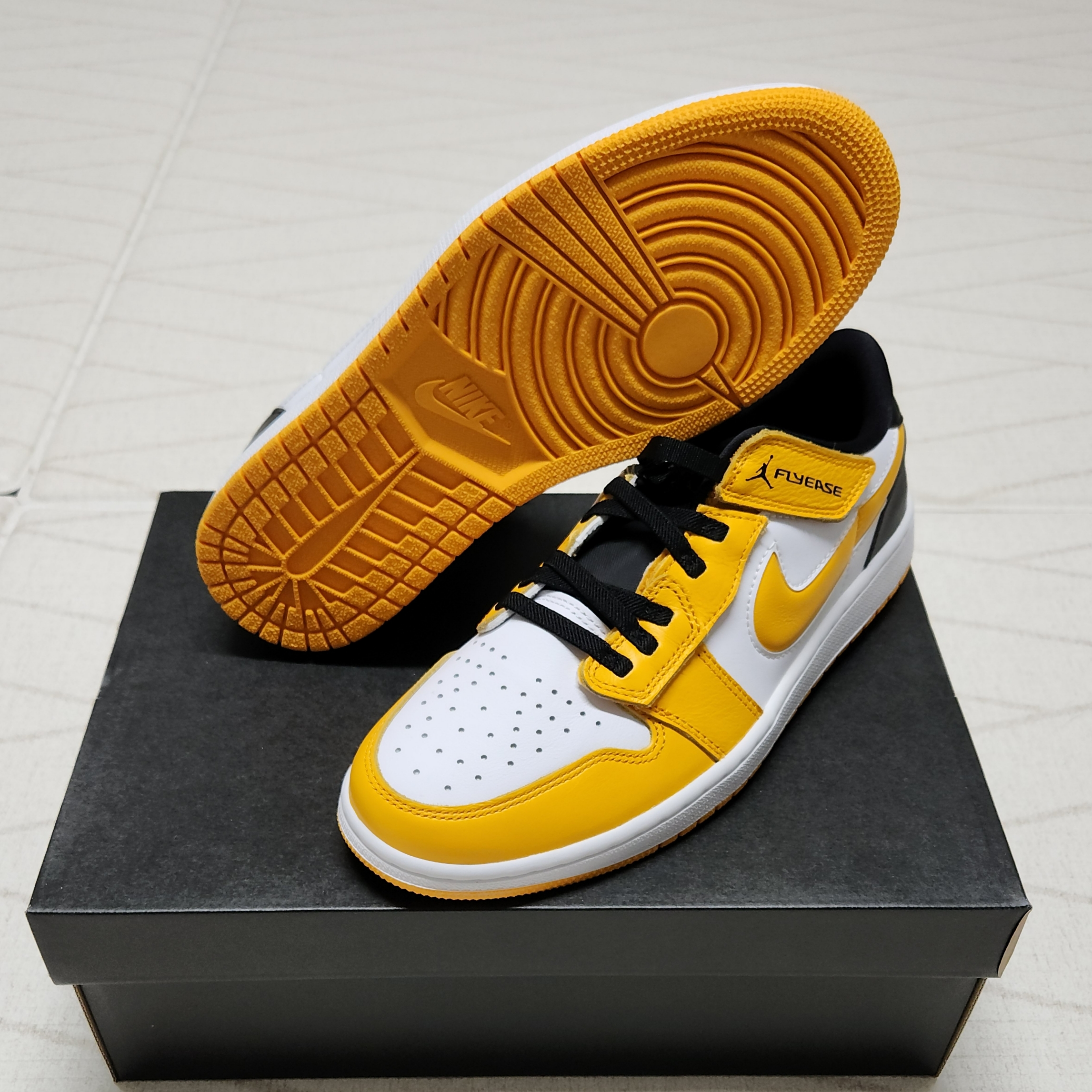 Jordan 1 Low Flyease Gym Red and Black, Jordan 1 Low Flyease Taxi 착용 스타일 - 2