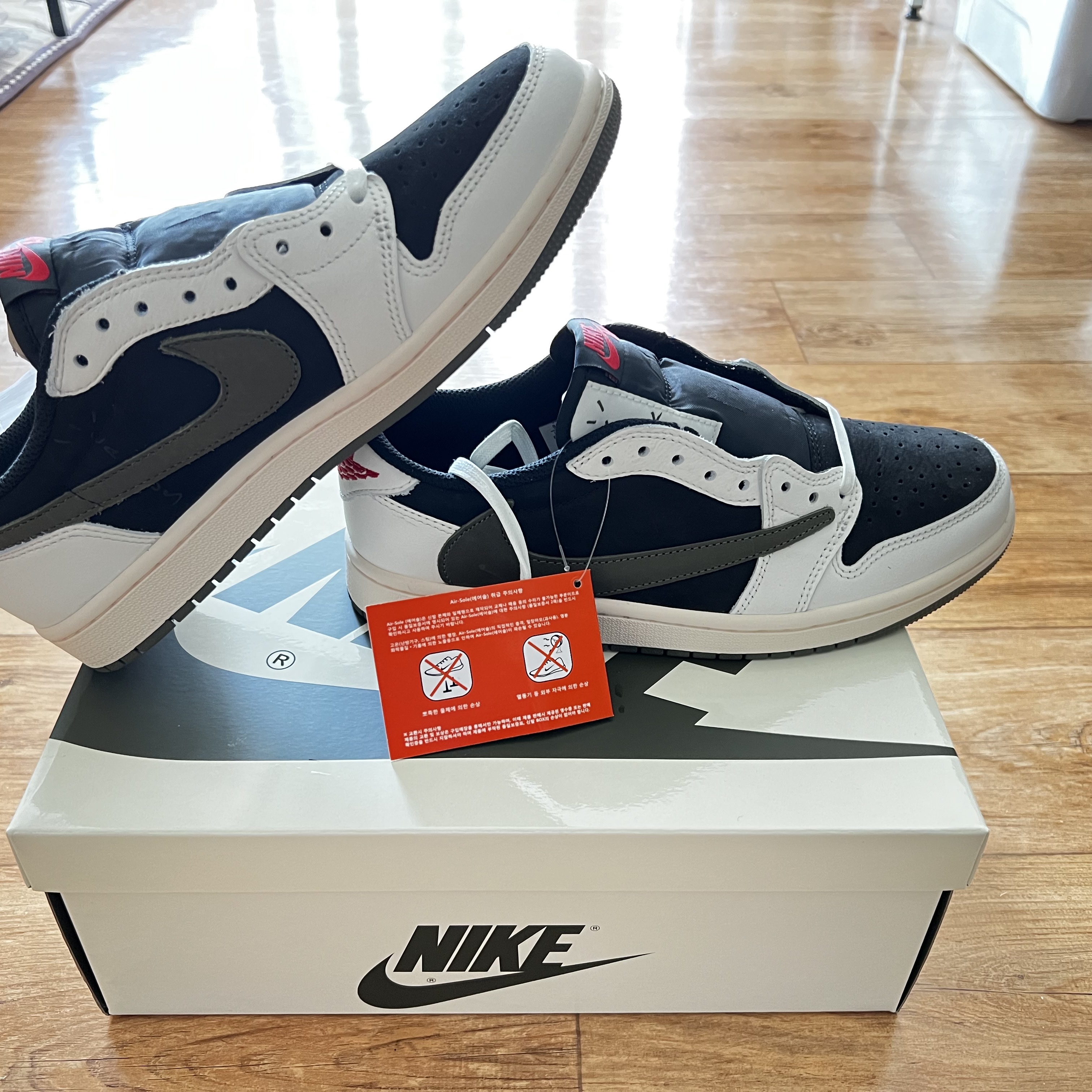 (W) Jordan 1 x Travis Scott Retro Low OG SP Medium Olive 착용 스타일 - 2