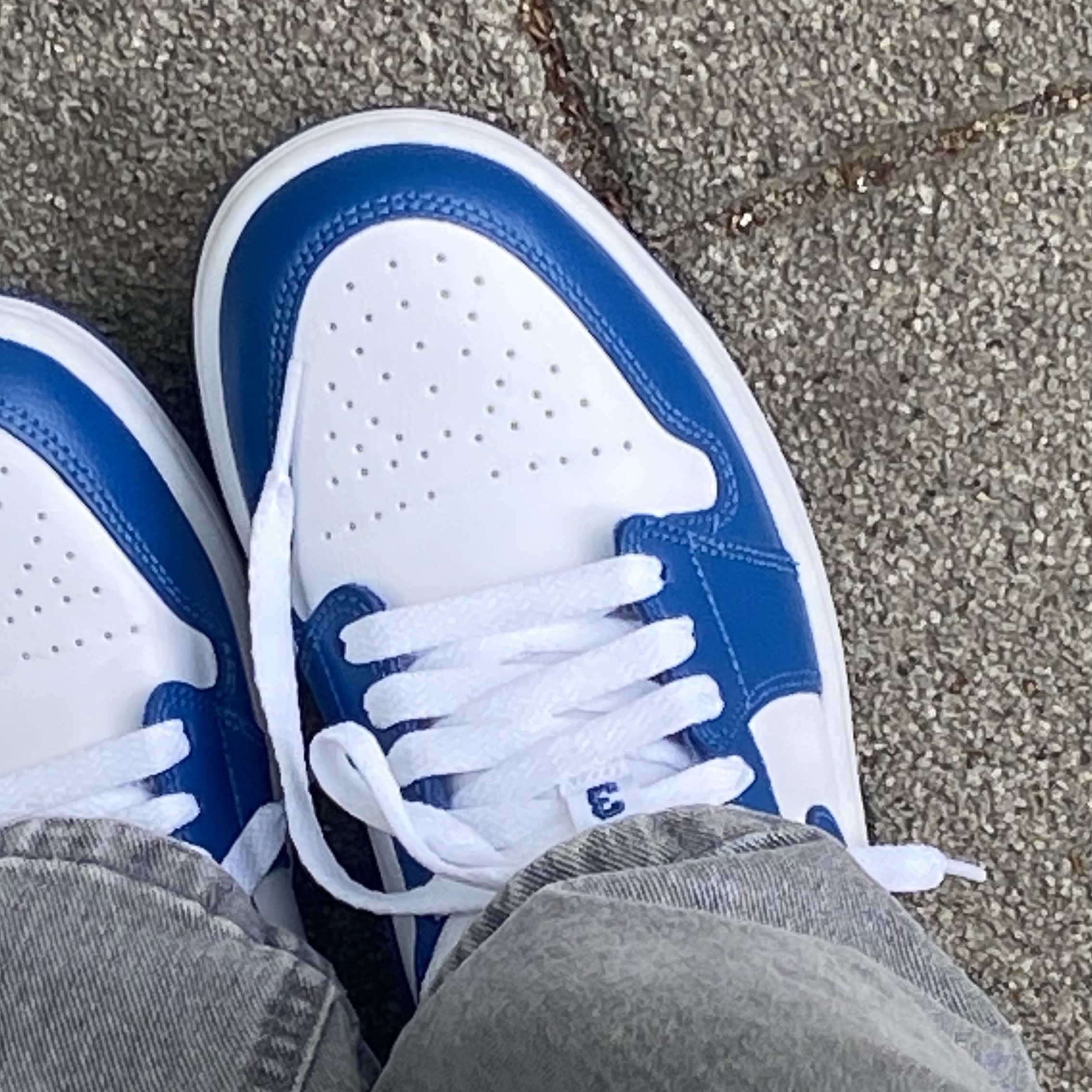 (W) Jordan 1 Low White Dark Marina Blue 착용 스타일 - 1