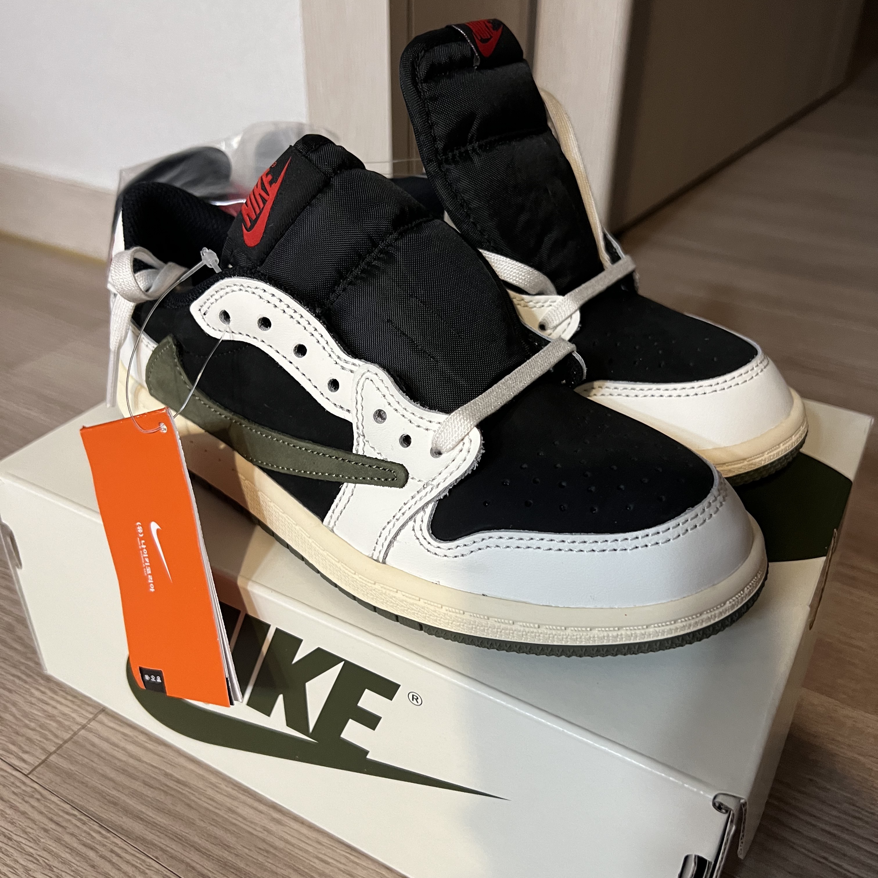 (PS) Jordan 1 x Travis Scott Retro Low OG SP Medium Olive 착용 스타일