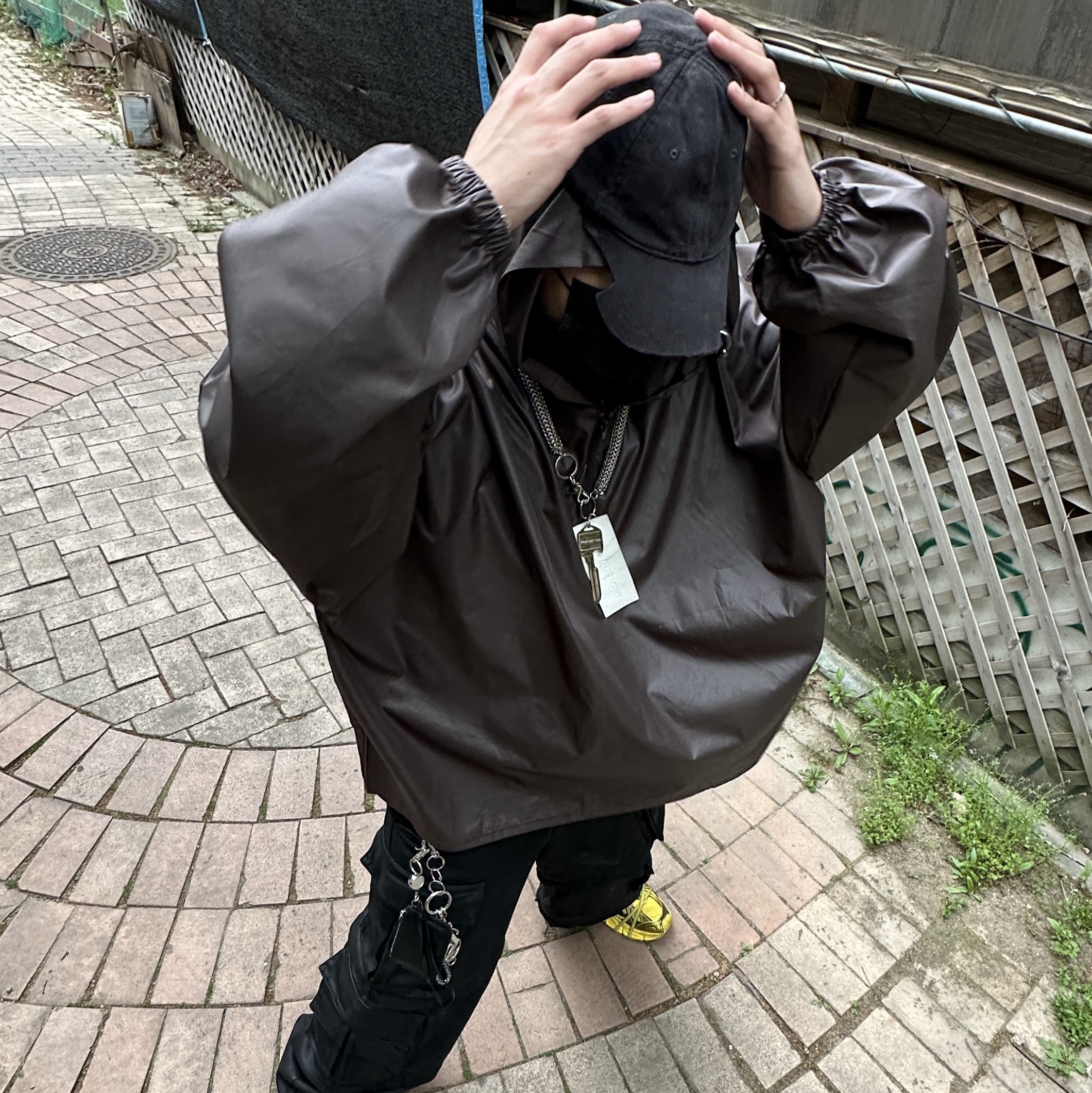 Balenciaga 3XL Sneakers Yellow Black, Project G/R Oversized Convertible Cargo Pants Coated Black 착용 스타일 - 3