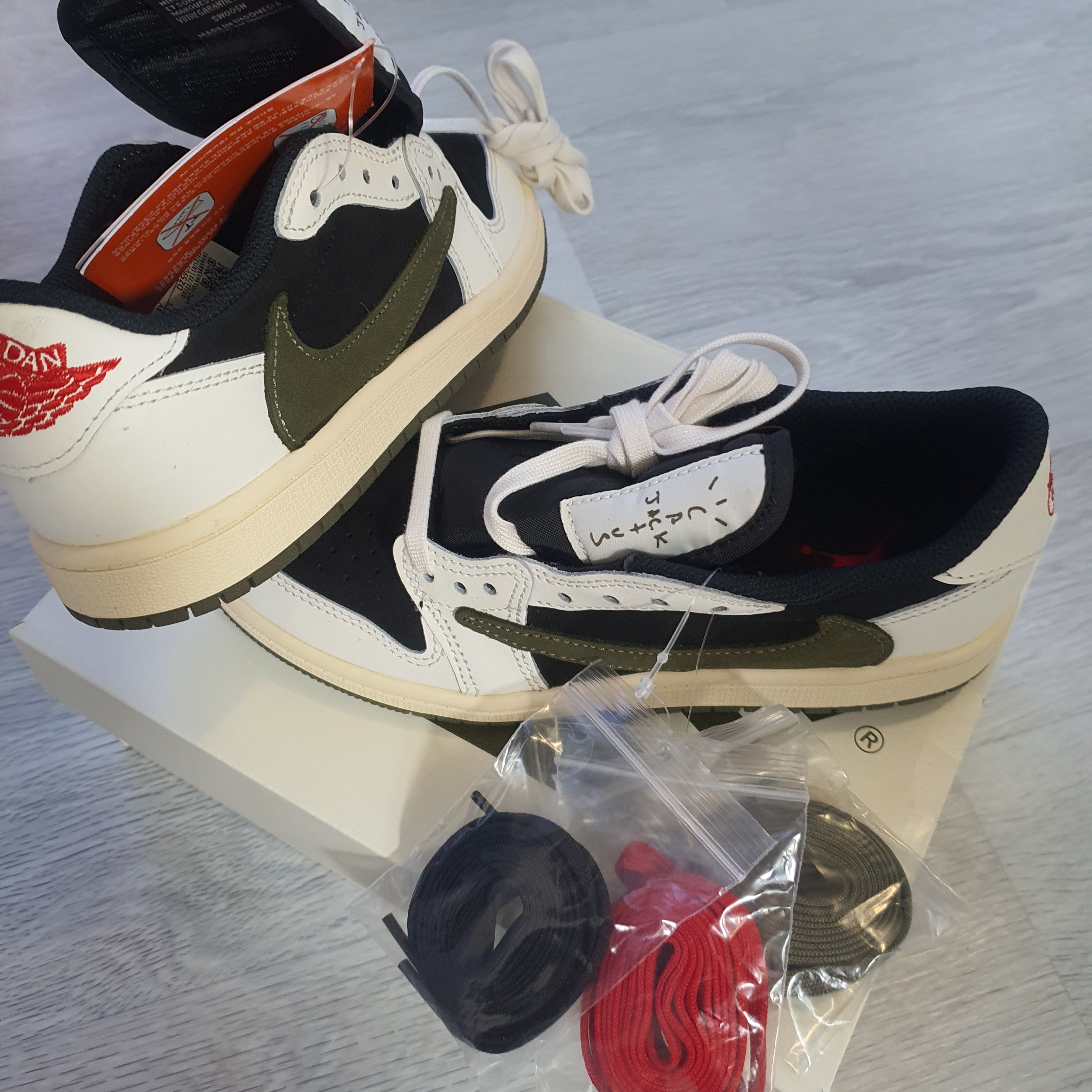 (PS) Jordan 1 x Travis Scott Retro Low OG SP Medium Olive 착용 스타일