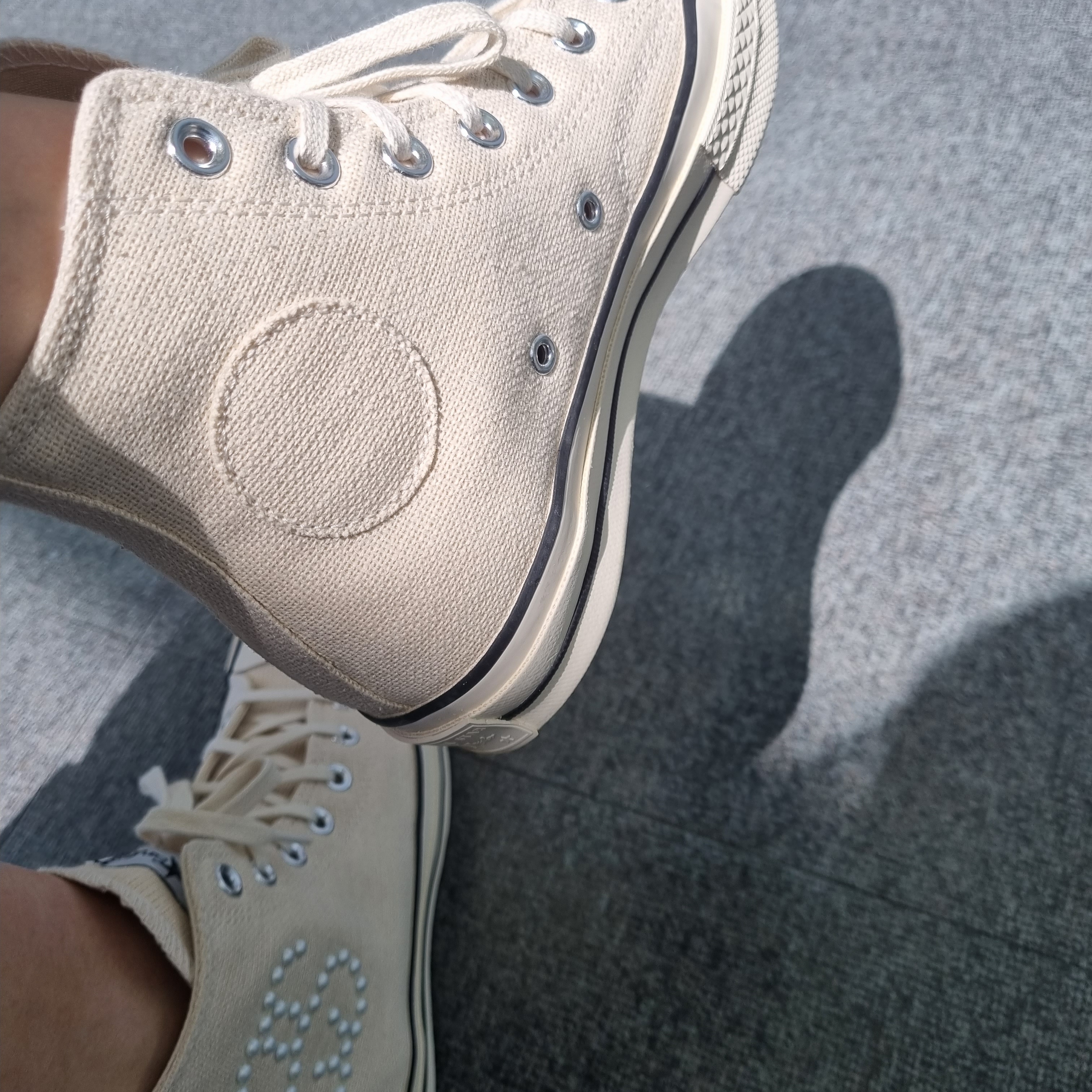 Converse x Stussy Chuck 70 High Natural Ivory 착용 스타일 - 2