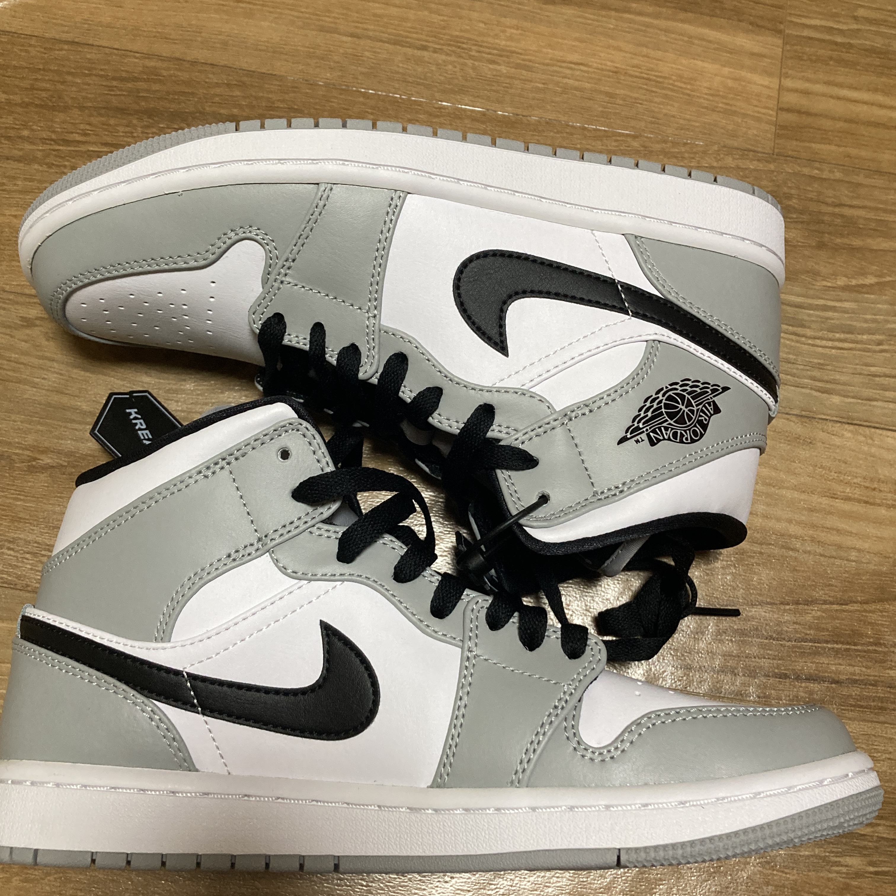 Jordan 1 Mid Light Smoke Grey 착용 스타일