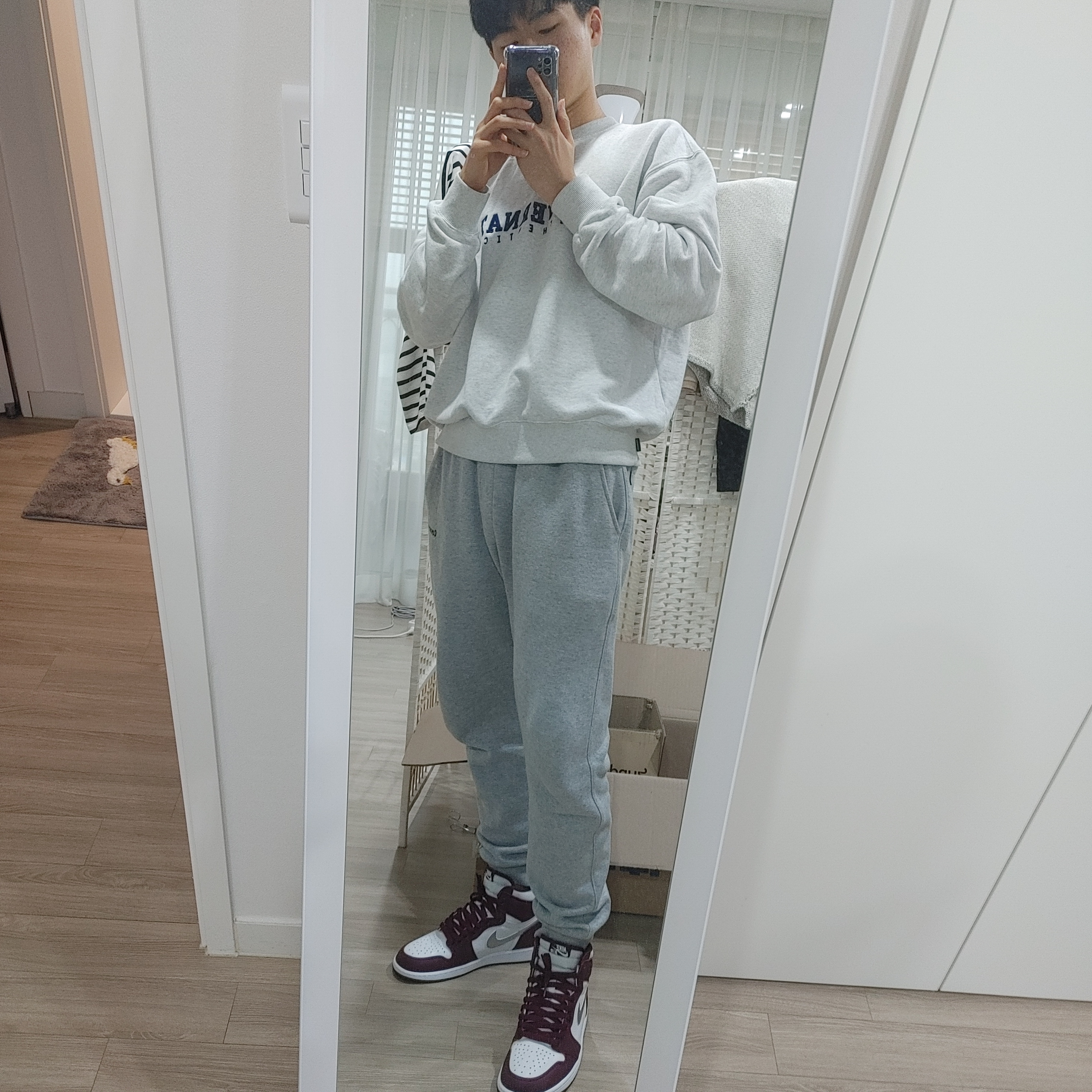 Jordan 1 Retro High OG Bordeaux 착용 스타일 - 3