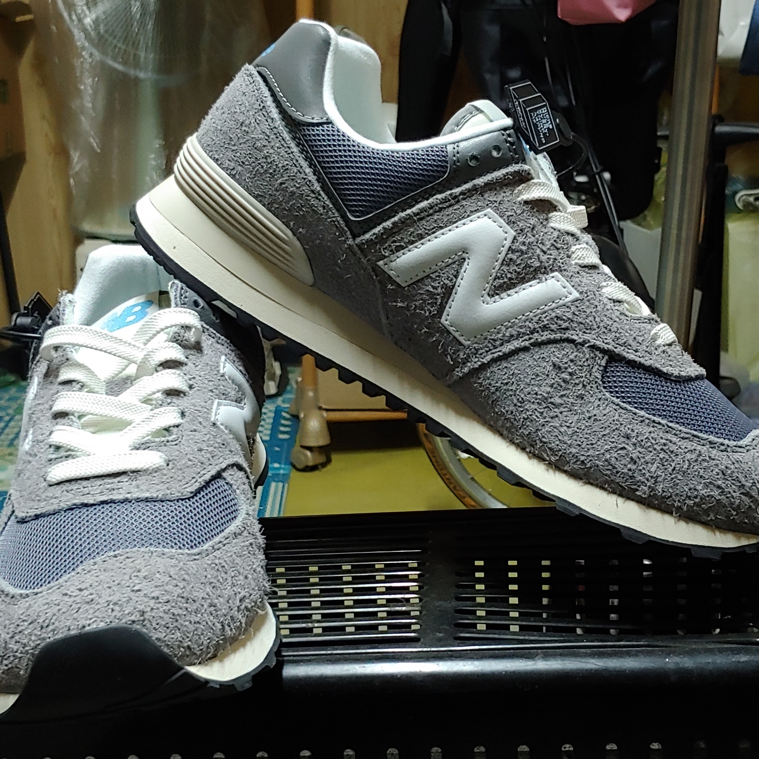 New Balance 574 Heritage Gray 착용 스타일