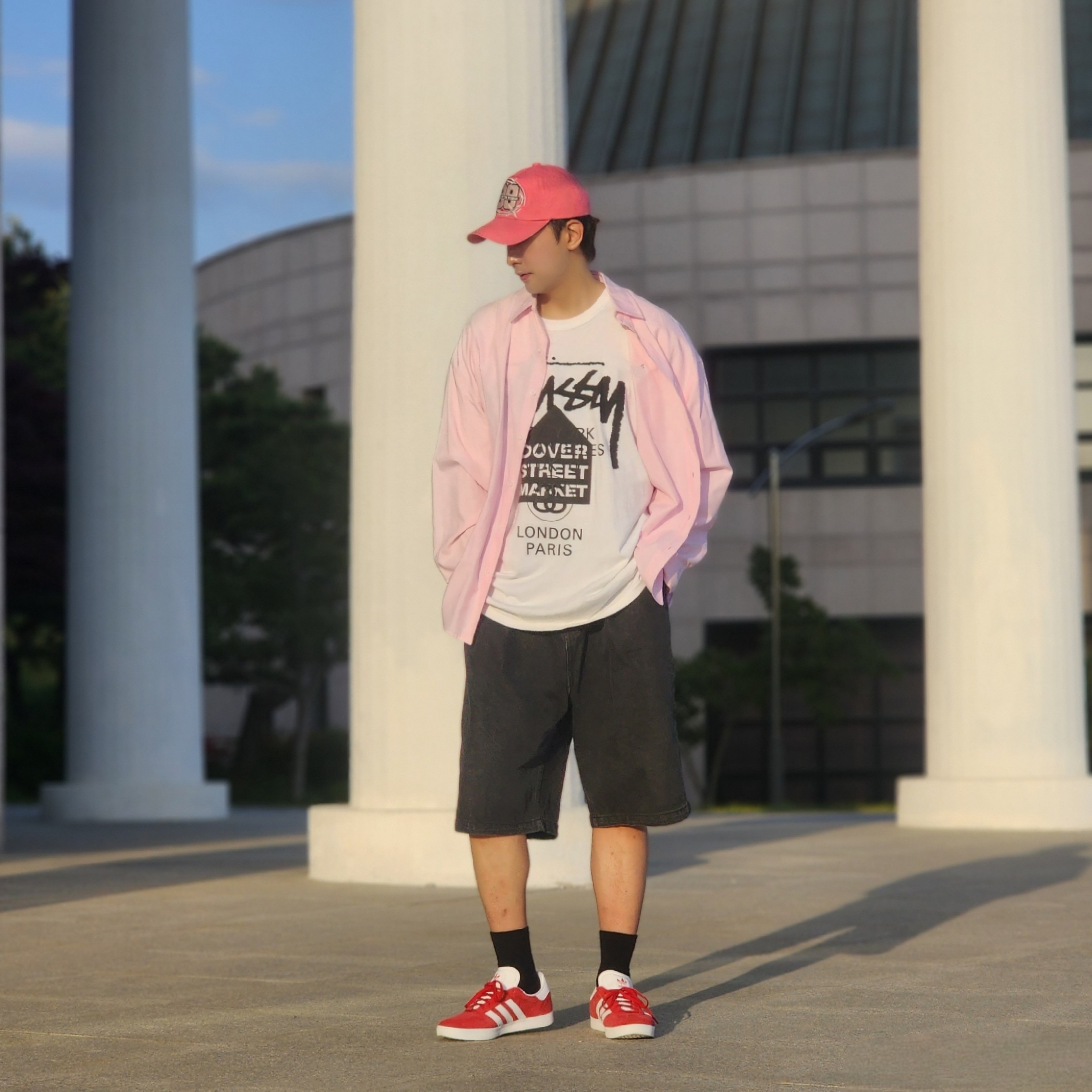 Stussy DSM World Tour T-Shirt White, Adidas Gazelle Power Red 착용 스타일 - 5