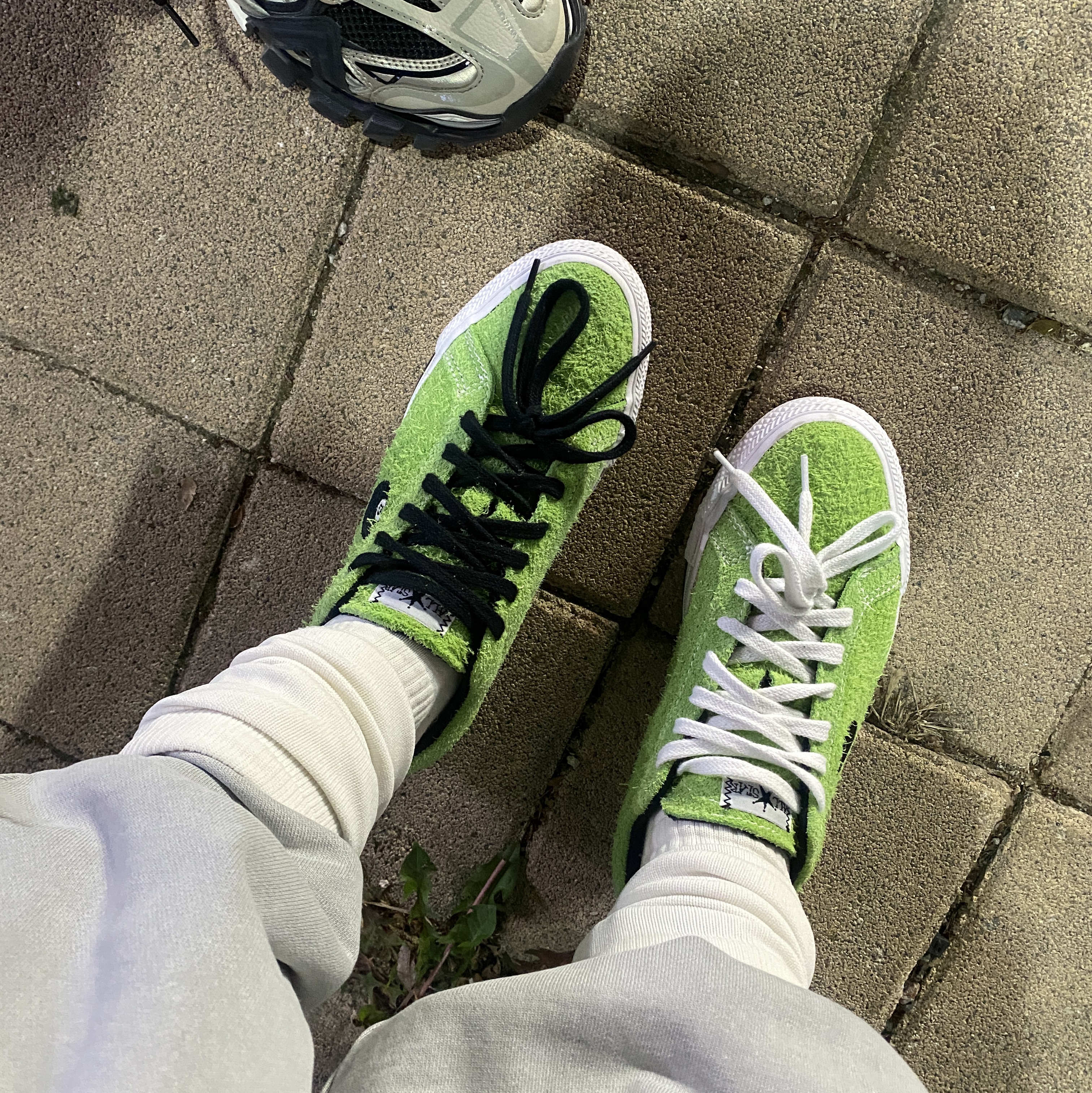 Converse x Stussy One Star Pro Ox 8 Ball Green 착용 스타일 - 1