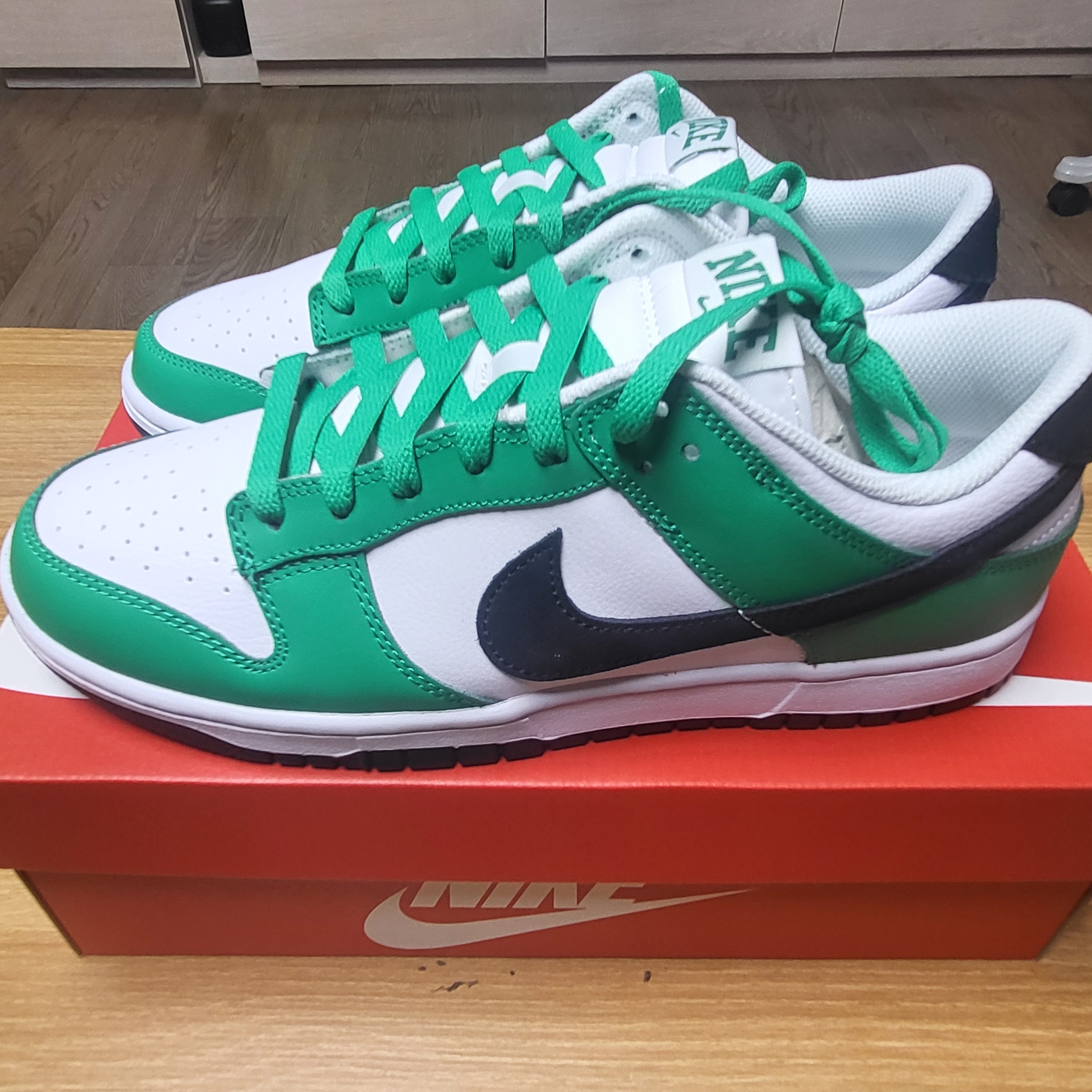Nike Dunk Low White Green 착용 스타일