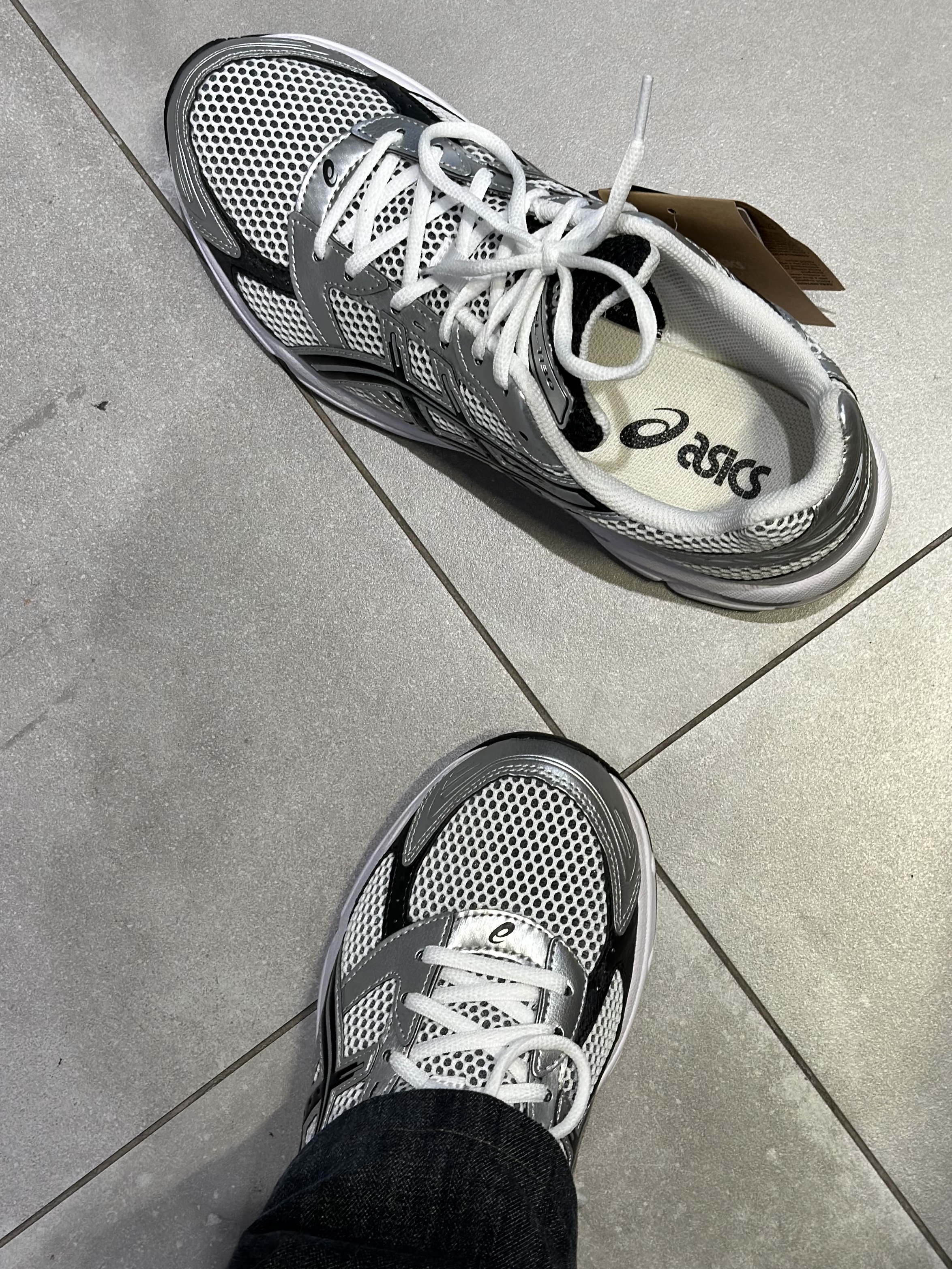 Asics Gel-1130 White Black 착용 스타일 - 2