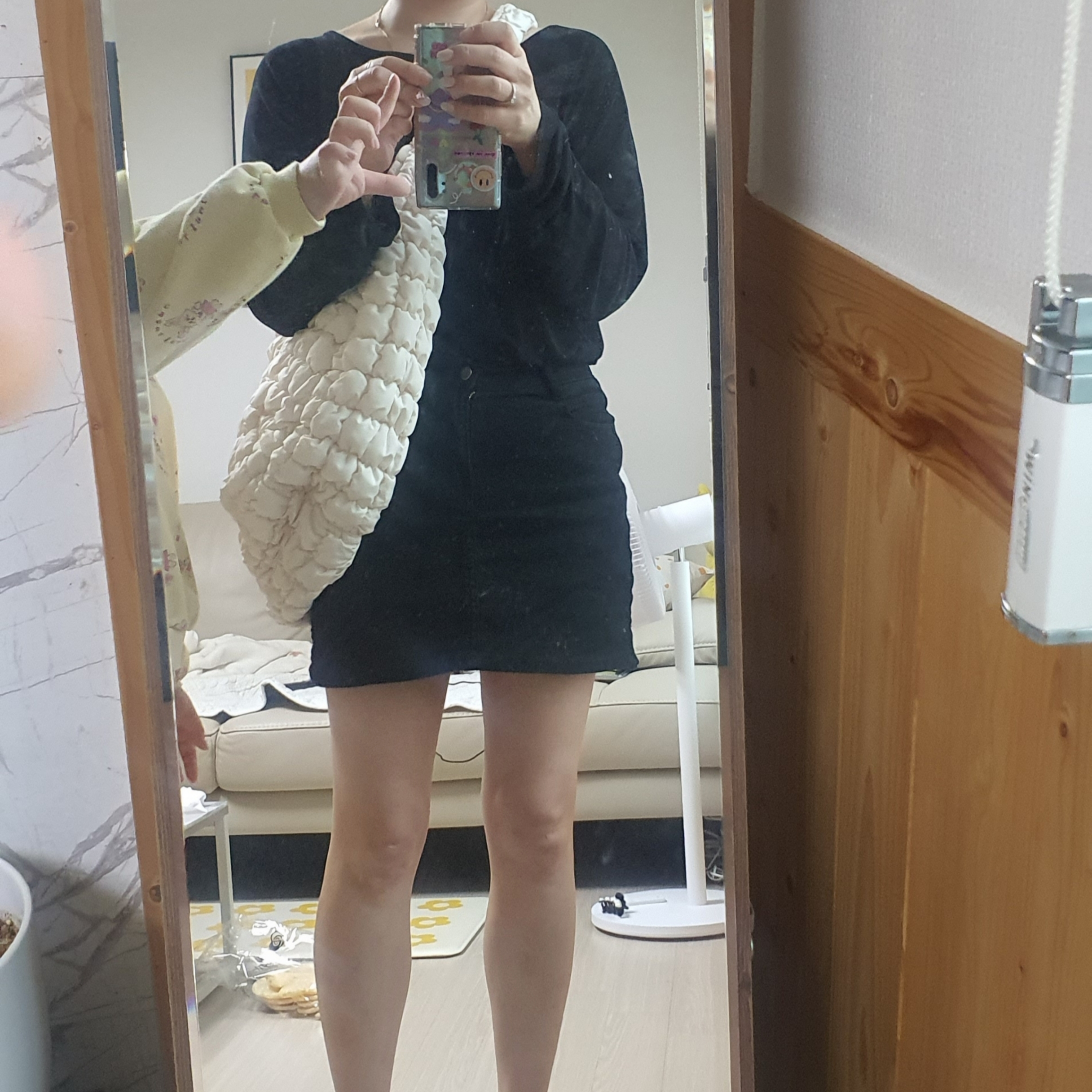COS Quilted Oversized Shoulder Bag Off White Light Beige 착용 스타일